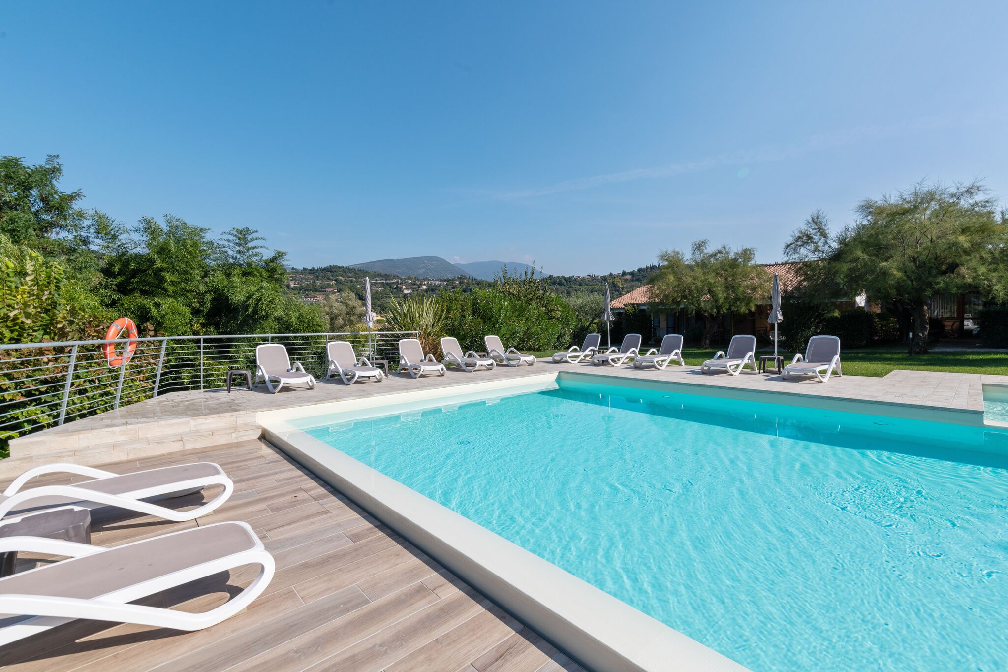 Appartement confortable à Garda avec piscine