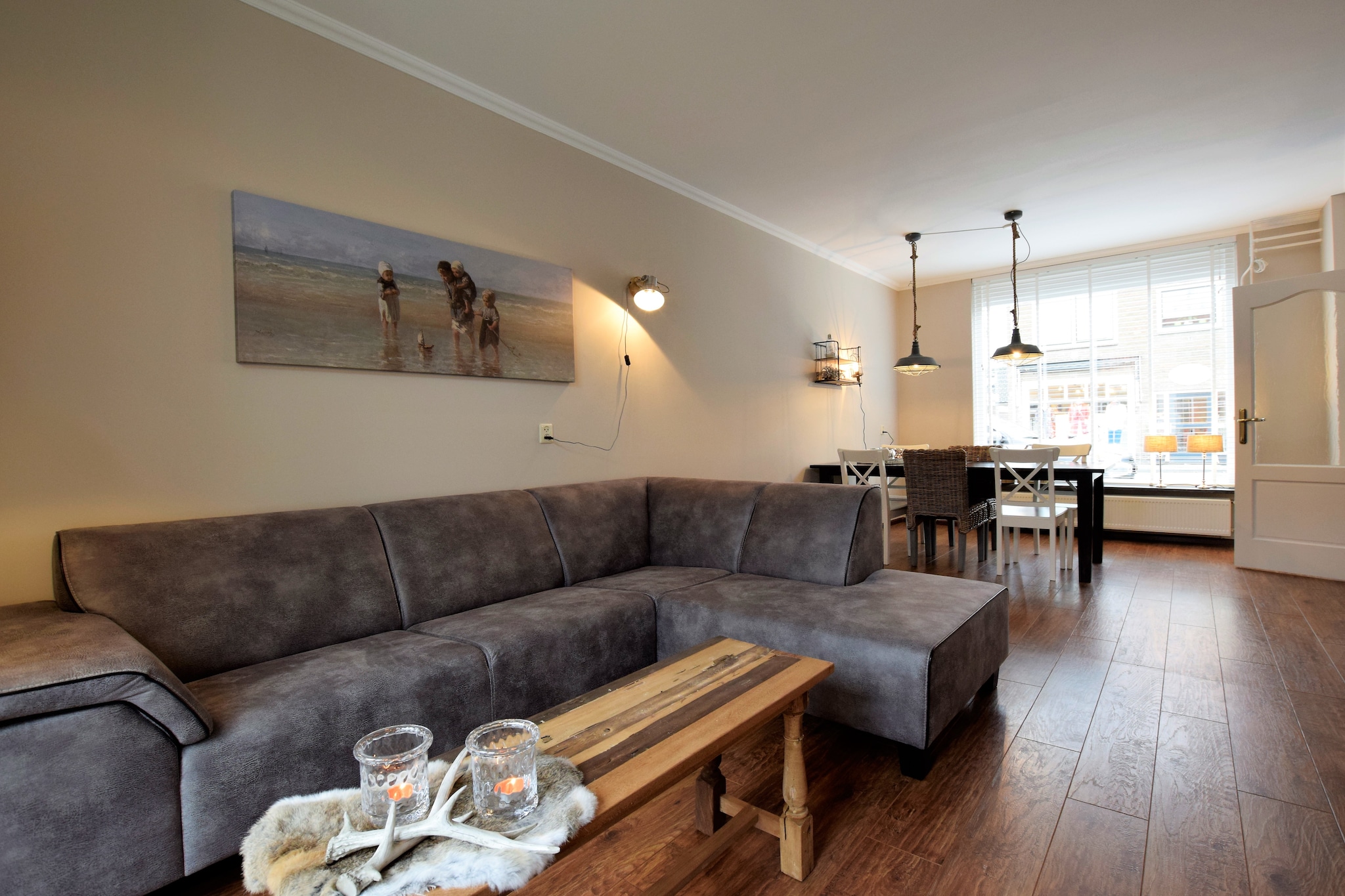 In a fantastic location in Katwijk aan Zee is this lovely terraced house. It is ideally located right next to the centre of Katwijk aan Zee, within walking distance of the shops and less than 100 metres from the promenade and beach. You will stay there comfortably with family or friends. An excellent place for a wonderful beach holiday!

For a cultural trip, the city of Leiden is definitely worth a visit. Besides being a cosy university town, the oldest in the Netherlands, it has a lively centre with various museums, shops and restaurants. By boat, you can also take a trip through the canals. Large cities such as Rotterdam, Amsterdam and The Hague are easily accessible by car or train.

The holiday home is fully equipped. The living room has doors opening to a small enclosed garden with a comfortable lounge sofa. On the 1st floor are the bedrooms with comfortable double beds. The small balcony offers a view of Katwijk's white church.

In Katwijk, you can park for a fee (about 2 euros per hour on the street, 10 euros per day in the parking garage). Free parking is at least 1 km away from the property.

Rental license  0537 8183 87BD 7AFF 2FF0

A utilities & service fee of EUR 85,00 will be required closer to your checkin date. You will receive a separate communication with the payment link. The utilities & service fee ensures a smooth stay and covers any additional services such as cleaning, service charges, consumption, damages or any additional charges incurred during the stay.