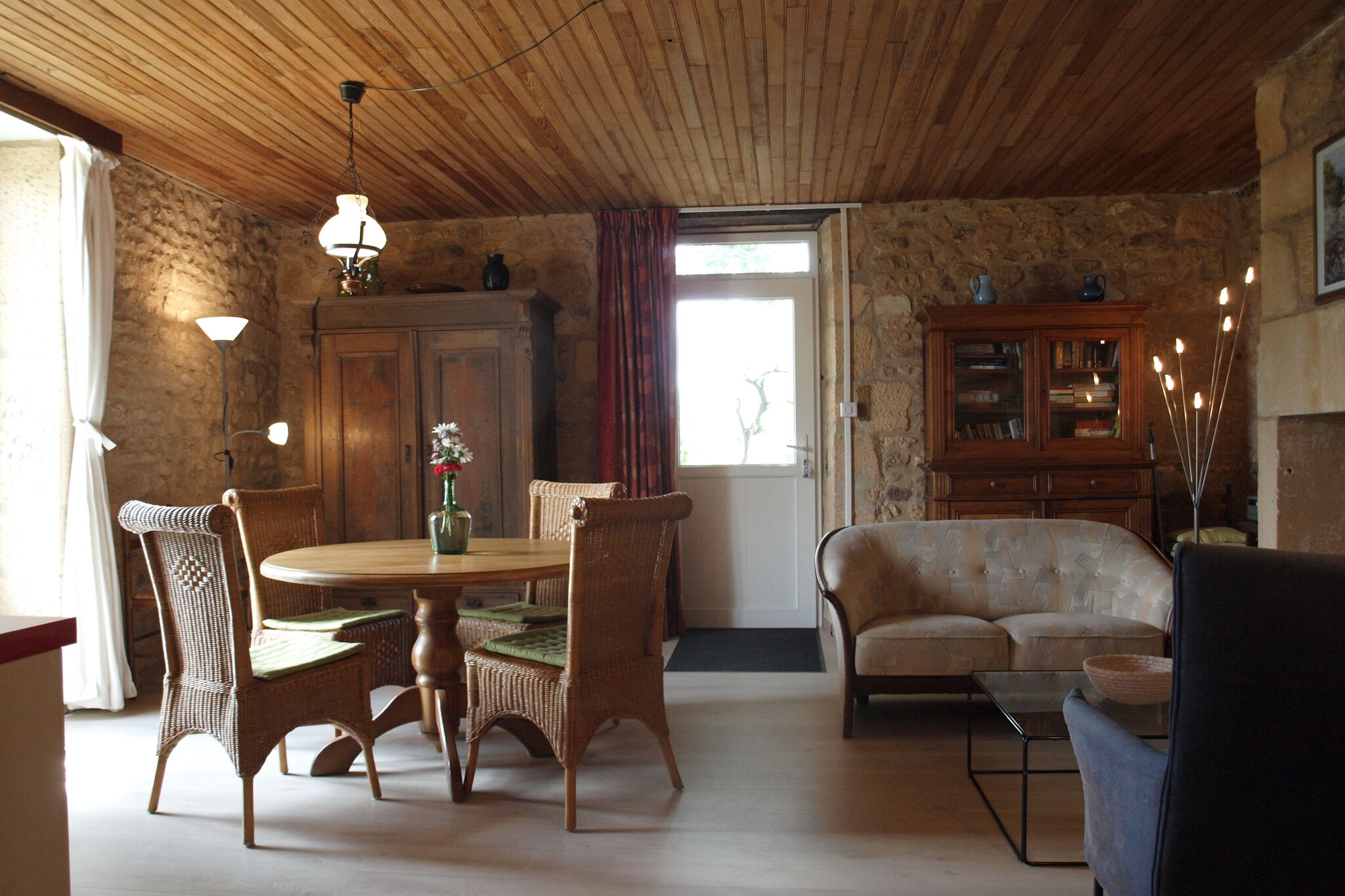 Gemütliches Ferienhaus in Peyzac-le-Moustier mit Privatpool