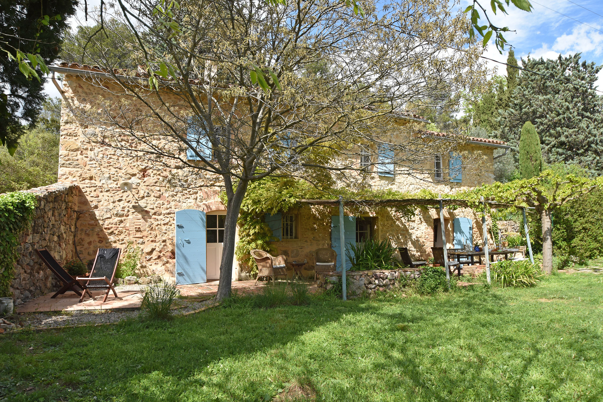 Bauernhaus in Draguignan mit Terrasse und Garten mit Grill