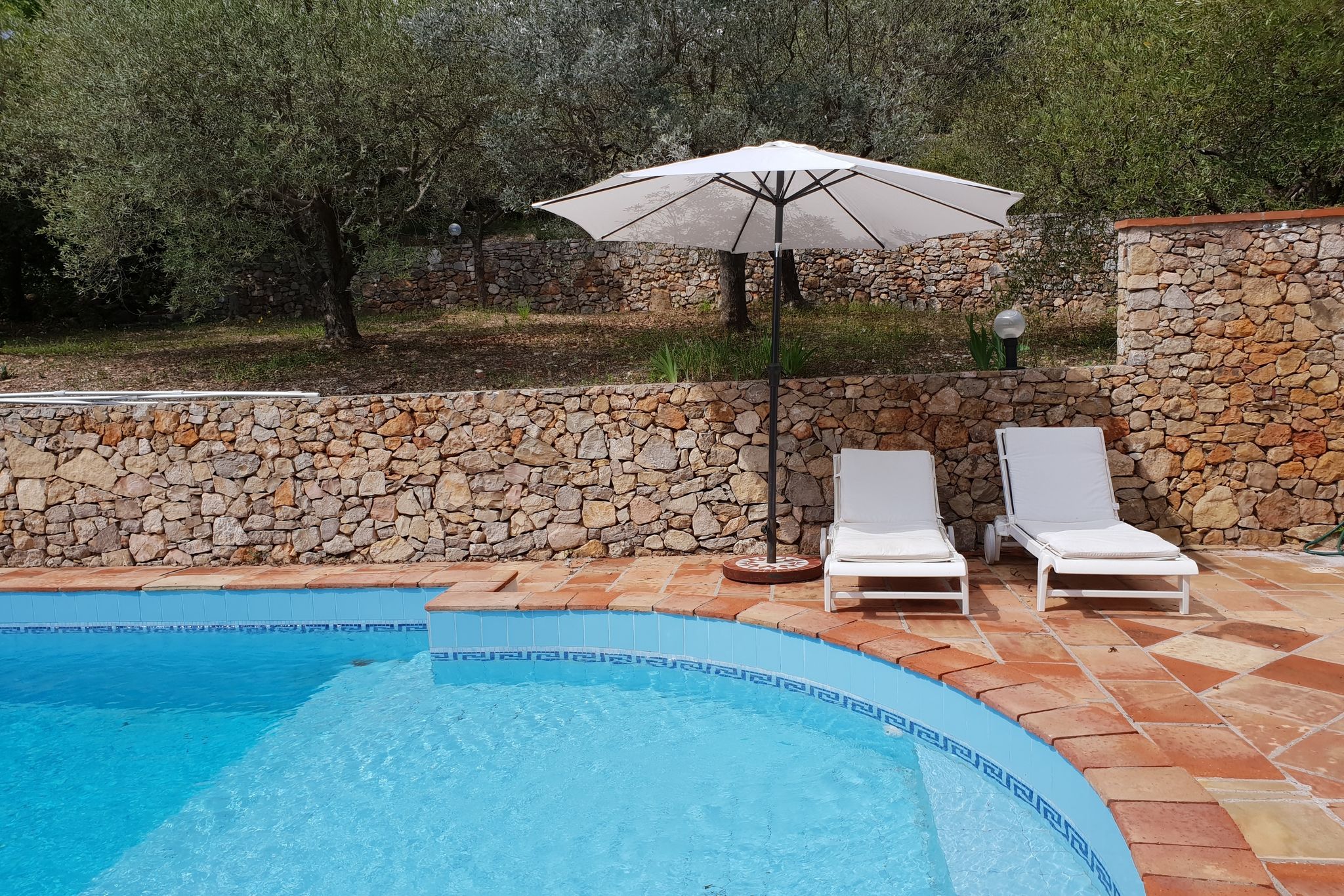 Charmante Mas in Provence voor 4 volwassenen en 4 kinderen met omheind zwembad