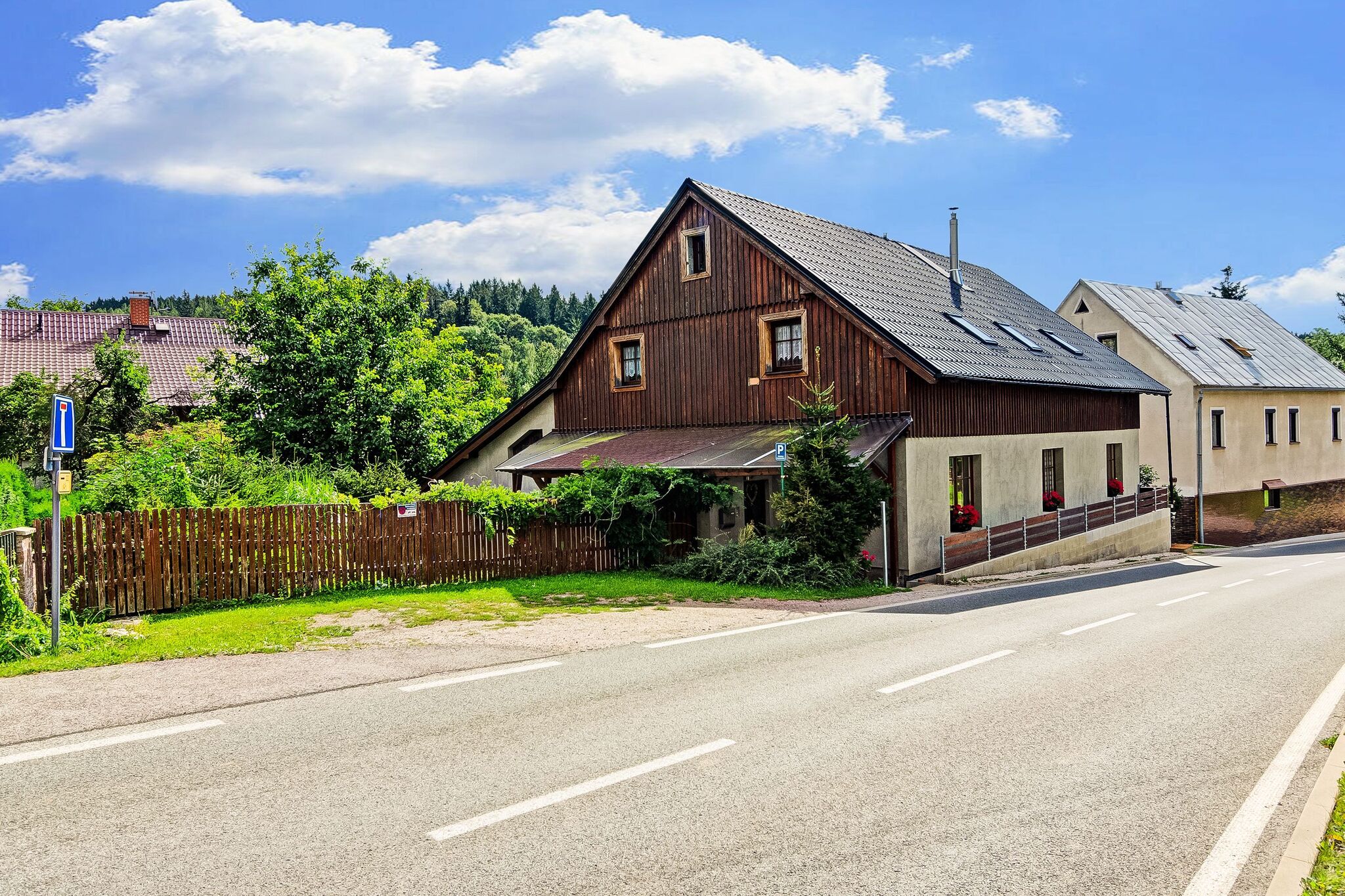 Modernes Ferienhaus in Cerný Dul mit privatem Garten