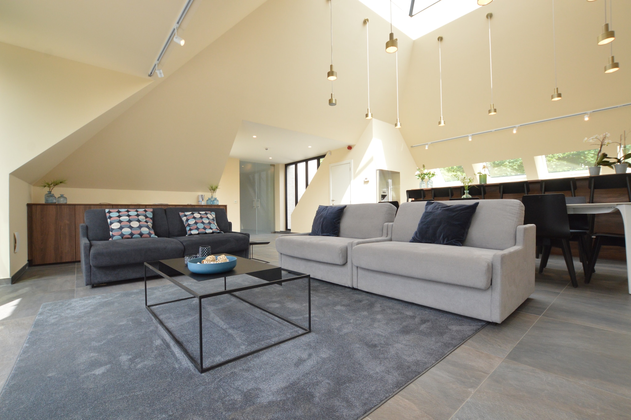 An optional utilities and service fee of EUR 100,00 will be charged before your arrival. Details are given below.<br> Located amidst open fields at the edge of East Flanders, this luxurious and modern villa near Aalst offers a stylish and peaceful retreat for families or groups of up to 9 guests. With 3 spacious bedrooms, the villa combines comfort, elegance, and functionality. Relax by the gas fireplace in the cozy living room or enjoy meals in the open-plan kitchen and dining area. The beautifully furnished garden and terrace by the pond provide the perfect setting for soaking up the sun or enjoying a glass of wine in the fresh countryside air. On warmer days, the villa's air-conditioning ensures a comfortable indoor climate, while private parking makes arrival and departure easy. Surrounded by nature, this villa is the perfect starting point for walking and cycling tours. Centrally located between Ghent, Brussels, and Antwerp, it allows easy day trips to explore Flemish culture and history. Don't miss the nearby sights of Aalst, including the stunning St. Martinus Church, or a visit to Dendermonde's famous belfry. Whether you're looking for relaxation or adventure, this modern villa offers a memorable stay in the heart of Belgium. <br><b> Optional Utilities & Service Package </b><br><b> An optional utilities and service package of EUR 100,00 </b> can be selected prior to your arrival. You will receive a separate communication with the payment link should you wish to include it.<br>This package ensures a seamless stay and conveniently covers services such as final cleaning, utility consumption, service support, and protection against minor damages or incidental costs during your stay.<br>Guests who prefer may manage these services independently, provided the property is returned in good order at check-out.