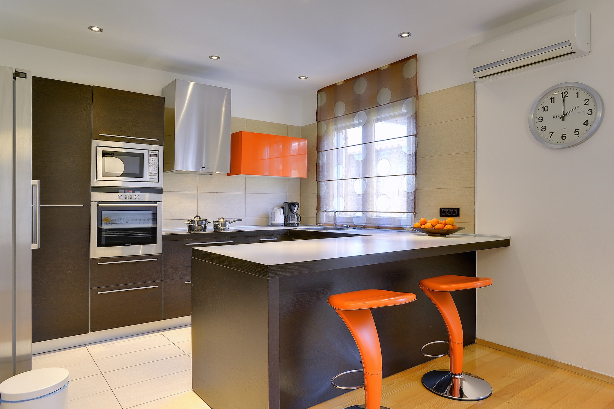 Ground floor: (Living room(TV(satellite), seating area, air conditioning), open kitchen(dining table, electric kettle, toaster, cooker(5 ring stoves), coffee machine, combination microwave, dishwasher, fridge-freezer, air conditioning), bathroom(washbasin, toilet))\n\nOn the 1st floor: (bedroom(double bed(180 x 210 cm)), bedroom(double bed(160 x 200 cm)), bedroom(single bed), bathroom(bath tub, shower, washbasin, toilet), bathroom(shower, washbasin, toilet))\n\ngarage, shower(outside), washing machine, terrace(private, fenced), garden furniture, sun loungers, BBQ, parking, parasol, swimming pool(private,  7 x  3 m.), children\'s bed, iron