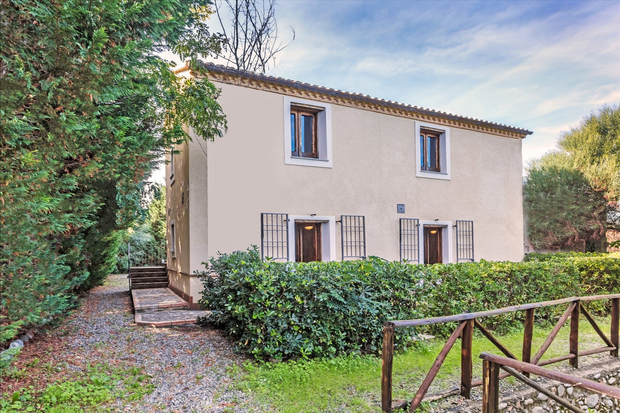 Ground floor: (open kitchen, Living/bed room(double trundle bed), bedroom(double bed), bathroom(shower, washbasin, toilet, bidet))\n\nair conditioning, garden(private), garden furniture, BBQ, parking, tennis court, boules court, table tennis table