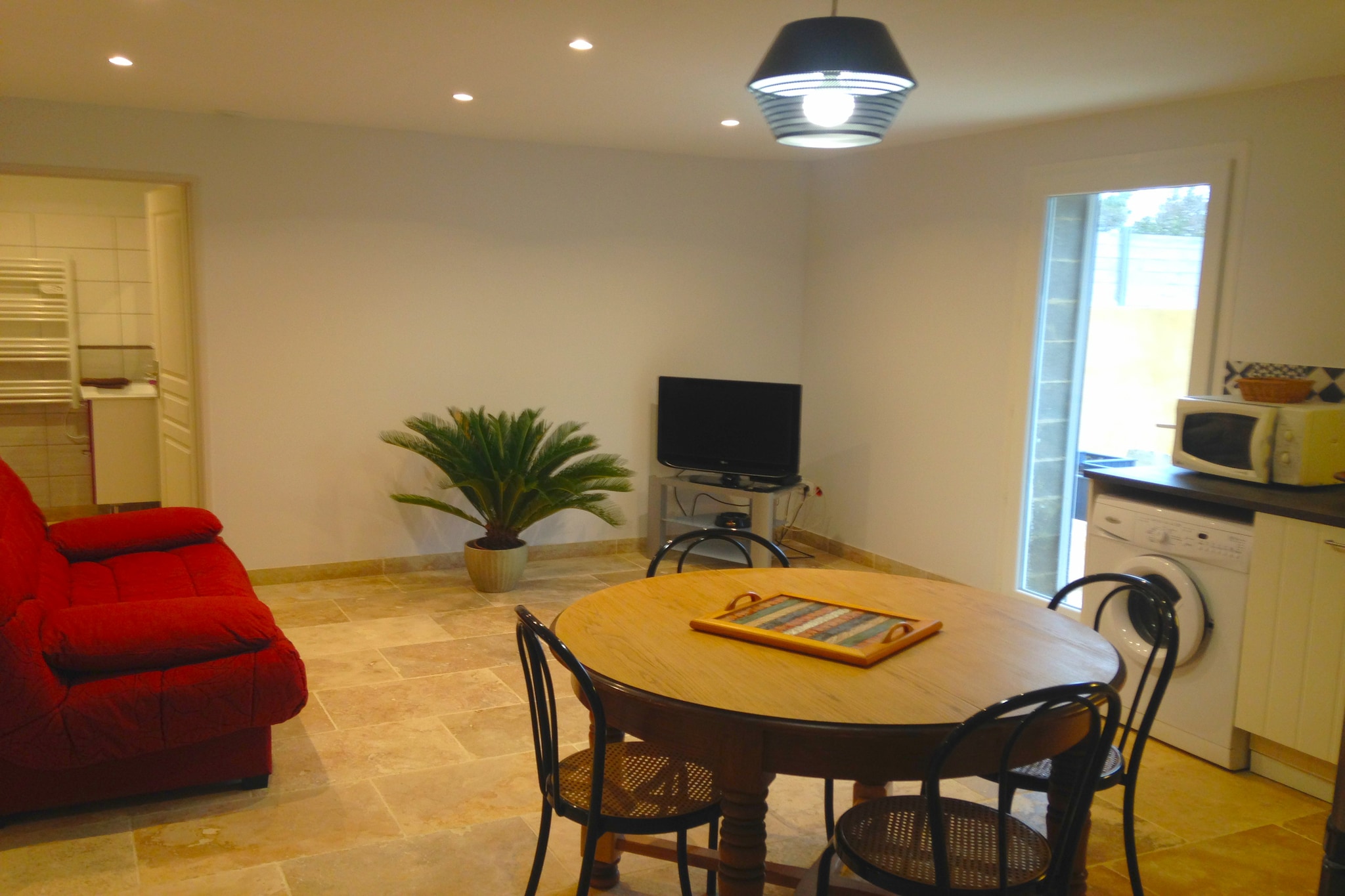 Modern gÃ®te with pool on large property of owner, 1 km from ProvenÃ§al village