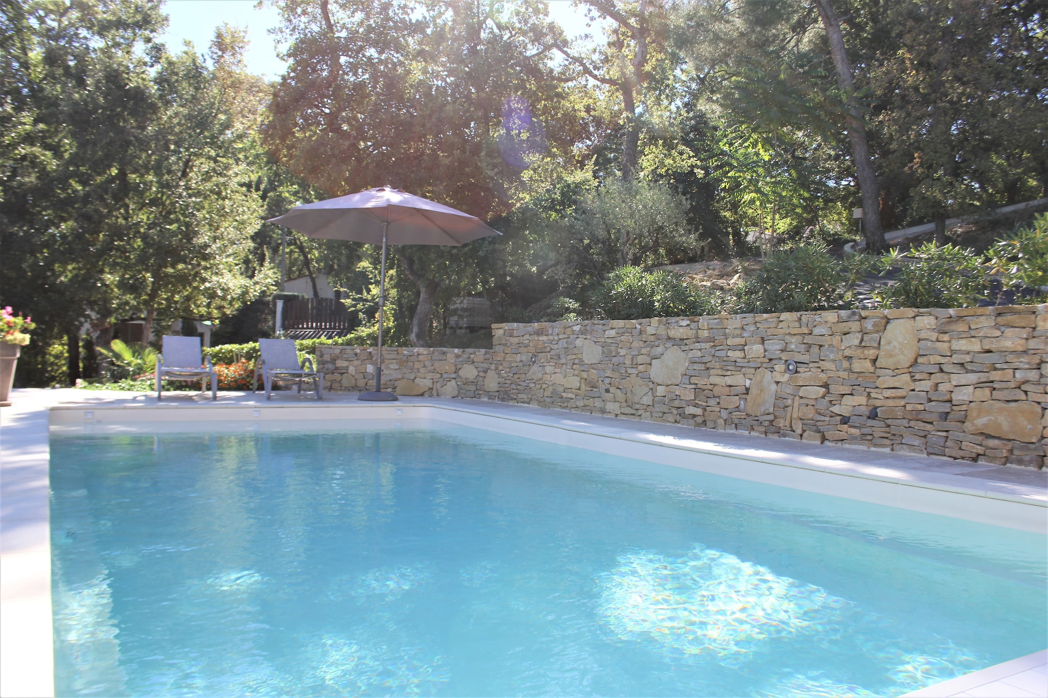 This is a 1-bedroom holiday home in Faucon for 3 people. Equipped with a swimming pool, the home is perfect for families and couples. 



The home is a short distance from town Faucon, only 1 km away, where you'll find restaurants for your meals and a supermarket for supplies. There is a river 3 km away, so head there for quiet, restful walks, or romantic picnics and if you love the sea, there is a beach 150 km away. If you love sports, a tennis court and horse riding can be found 8 km away, and water sports are available 20 km away. 



The home has a well-equipped kitchen and barbecue for your meals. The home has a terrace and garden shared with the owner, so breathe in the fresh air and take a short walk. The poolside has sun loungers and a parasol so you can lounge there after a swim. The home is child friendly, with a baby bath and high chair, and also has parking if you have a car.



The train station is 45 km away and the airport is 100 km away.