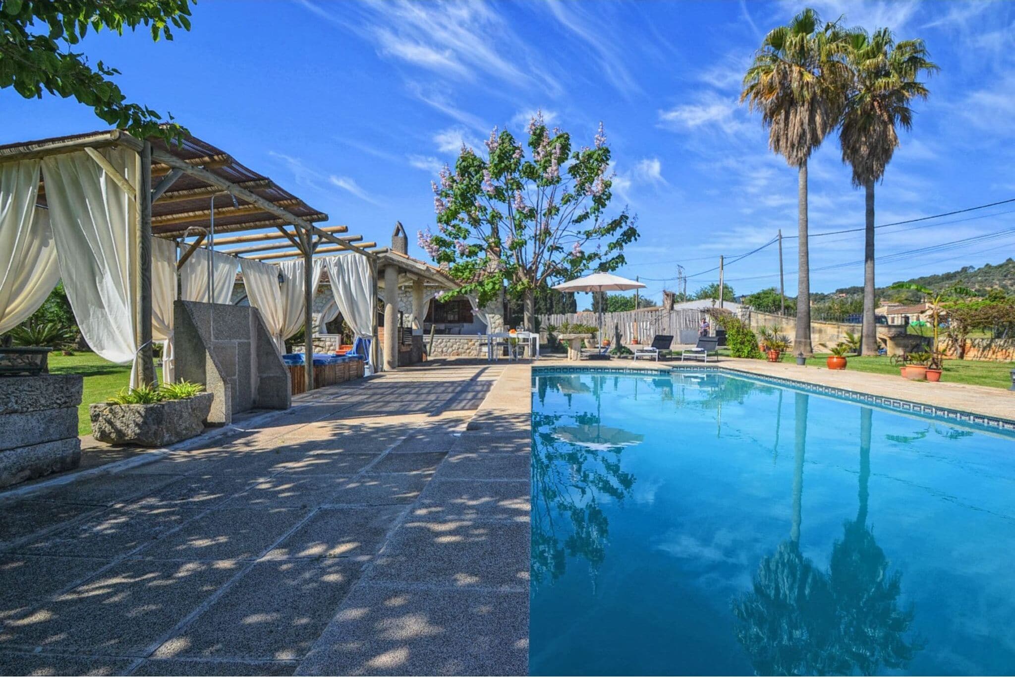 Ferienhaus mit Panoramablick, Swimmingpool und Whirlpool im Freien in Selva