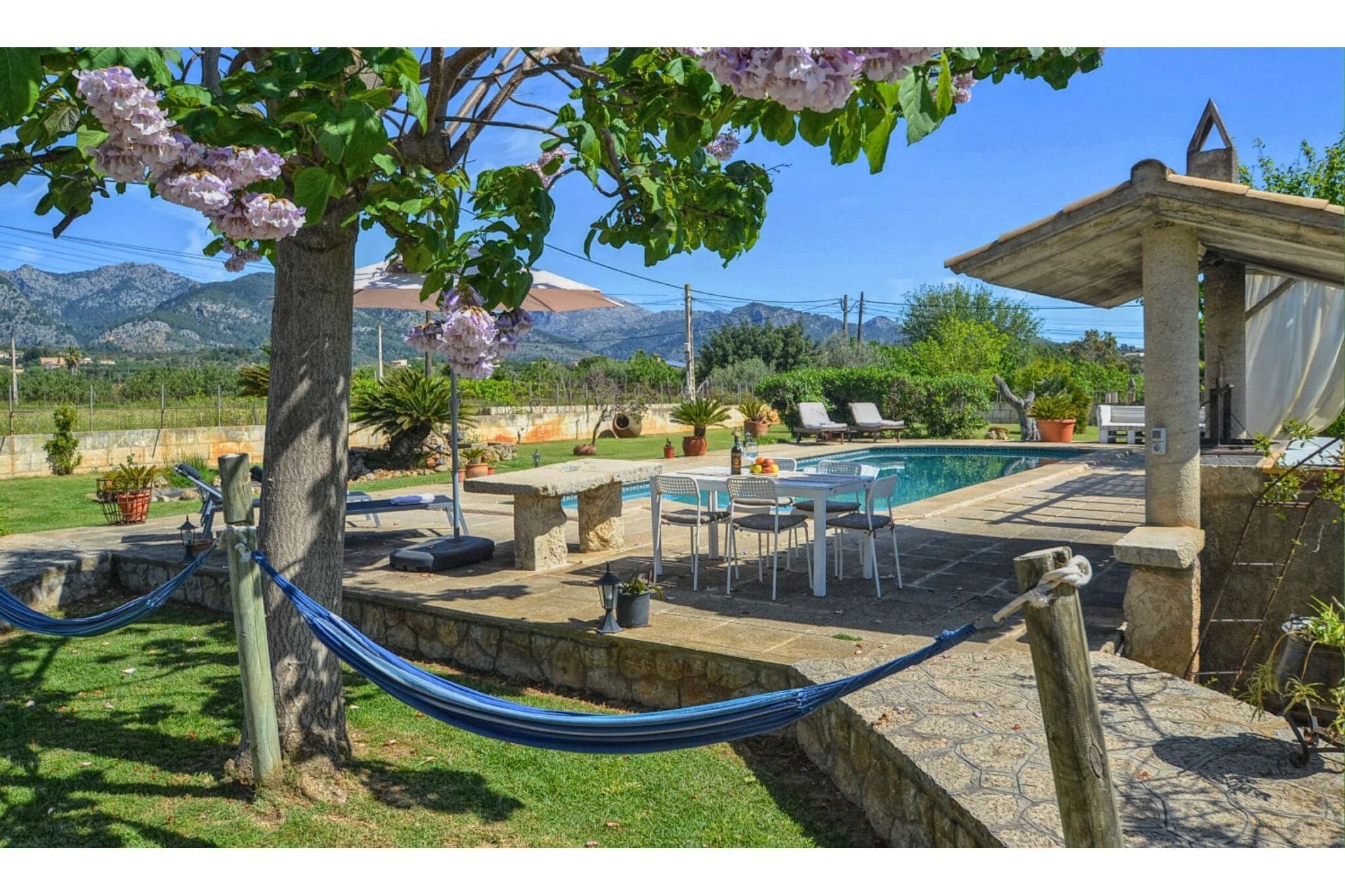 Chalet  avec vue panoramique, piscine et bain à remous extérieur à Selva