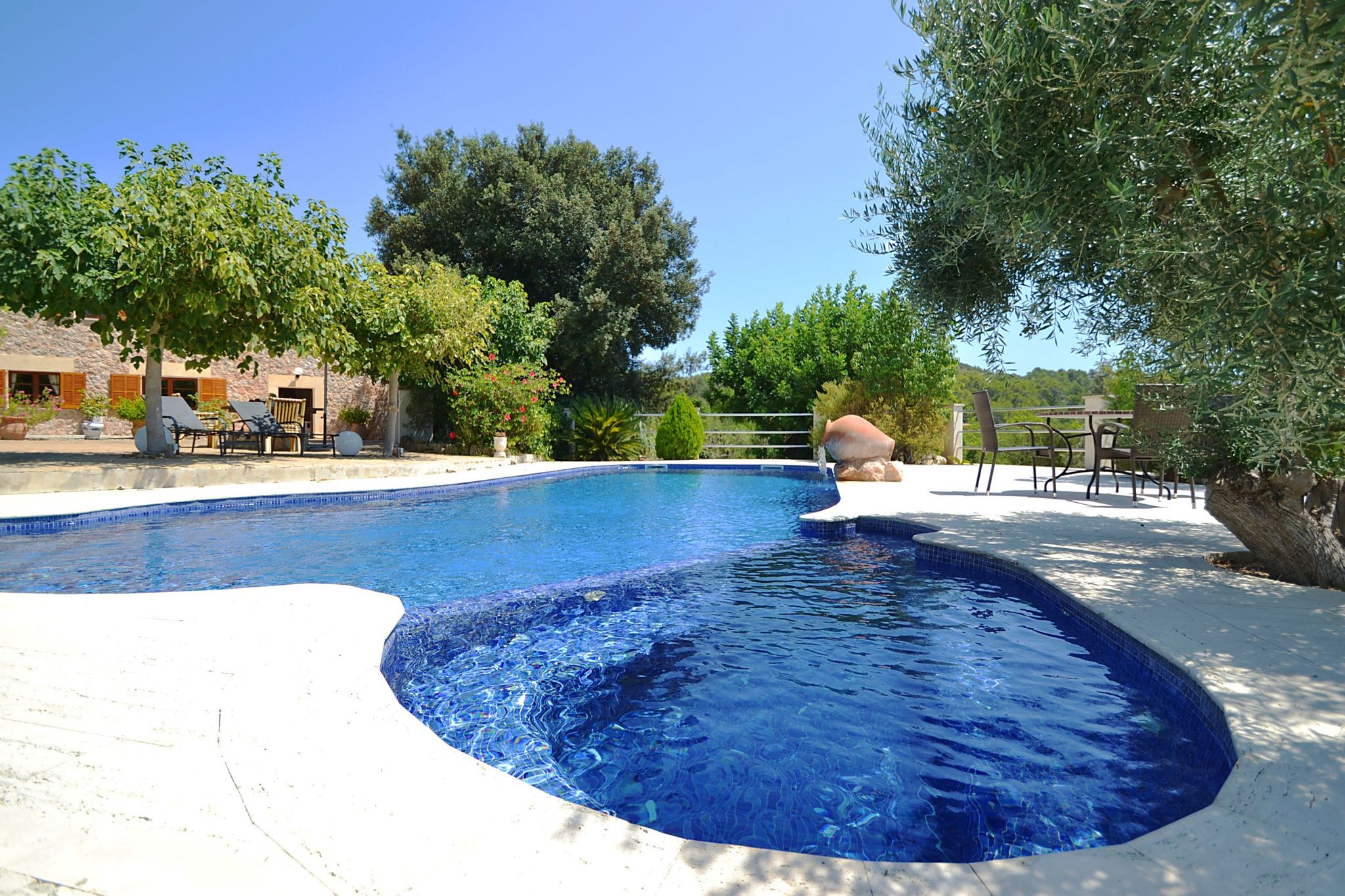 Knus en rustig gelegen vakantiehuis met privé zwembad en prachtig uitzicht