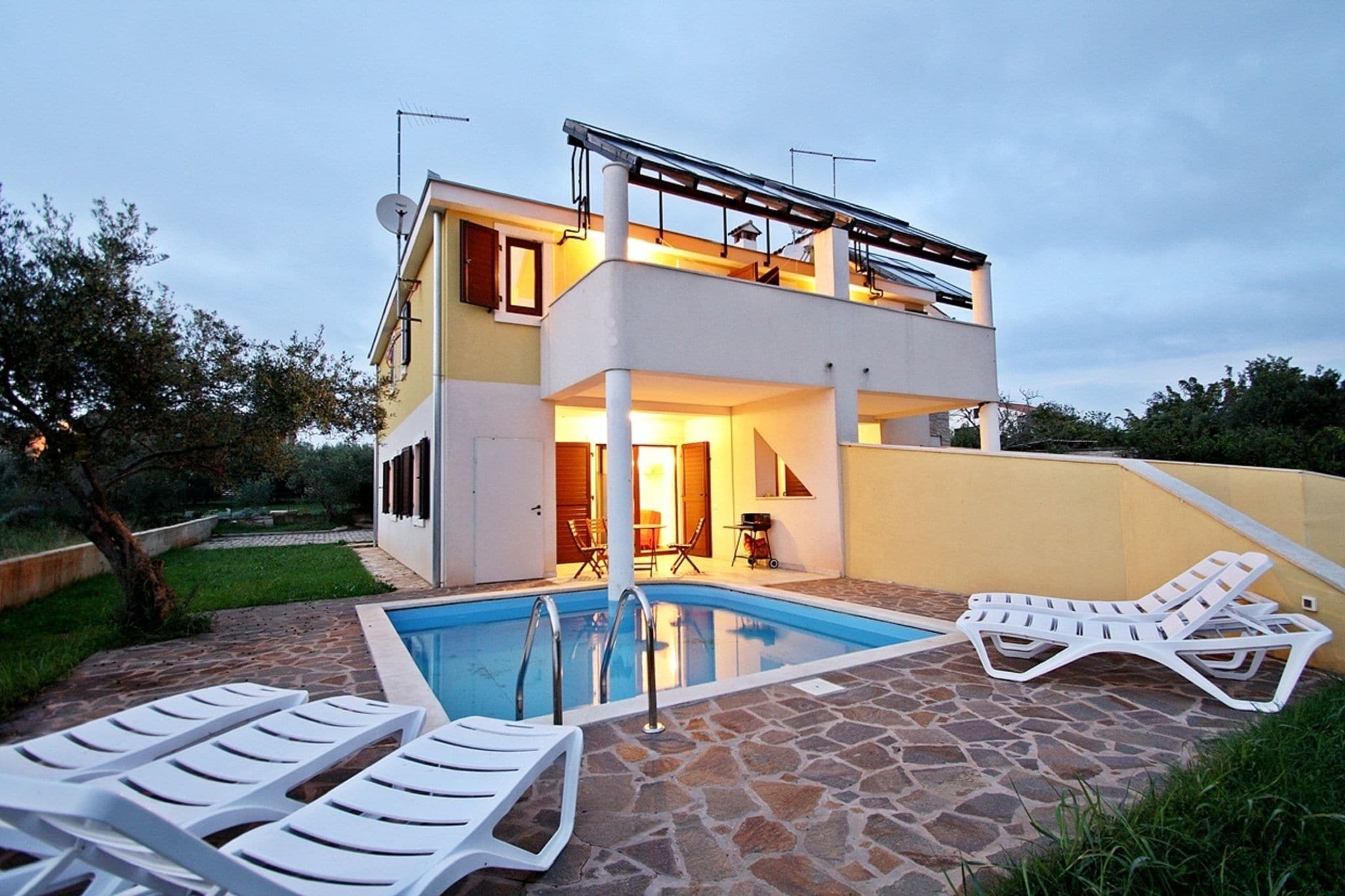 Luxueuse maison de vacances à Novigrad avec piscine privée