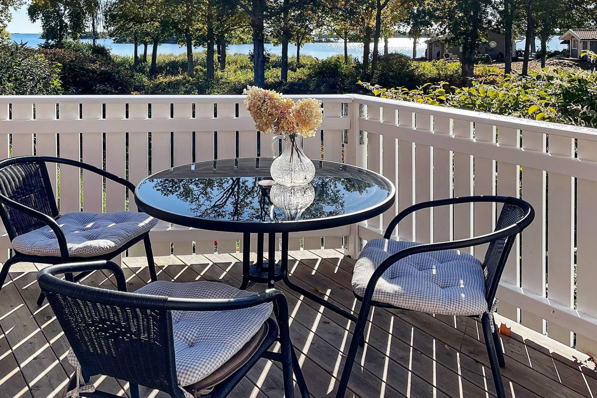 open kitchen(cooker(electric), hood, coffee machine, dishwasher, fridge-freezer), Living/bed room(radio, CD player), bedroom(2x single bed), bedroom(2x single bed), bathroom(washbasin, shower, toilet), conservatory, heating(electric), terrace, garden, garden furniture, parking