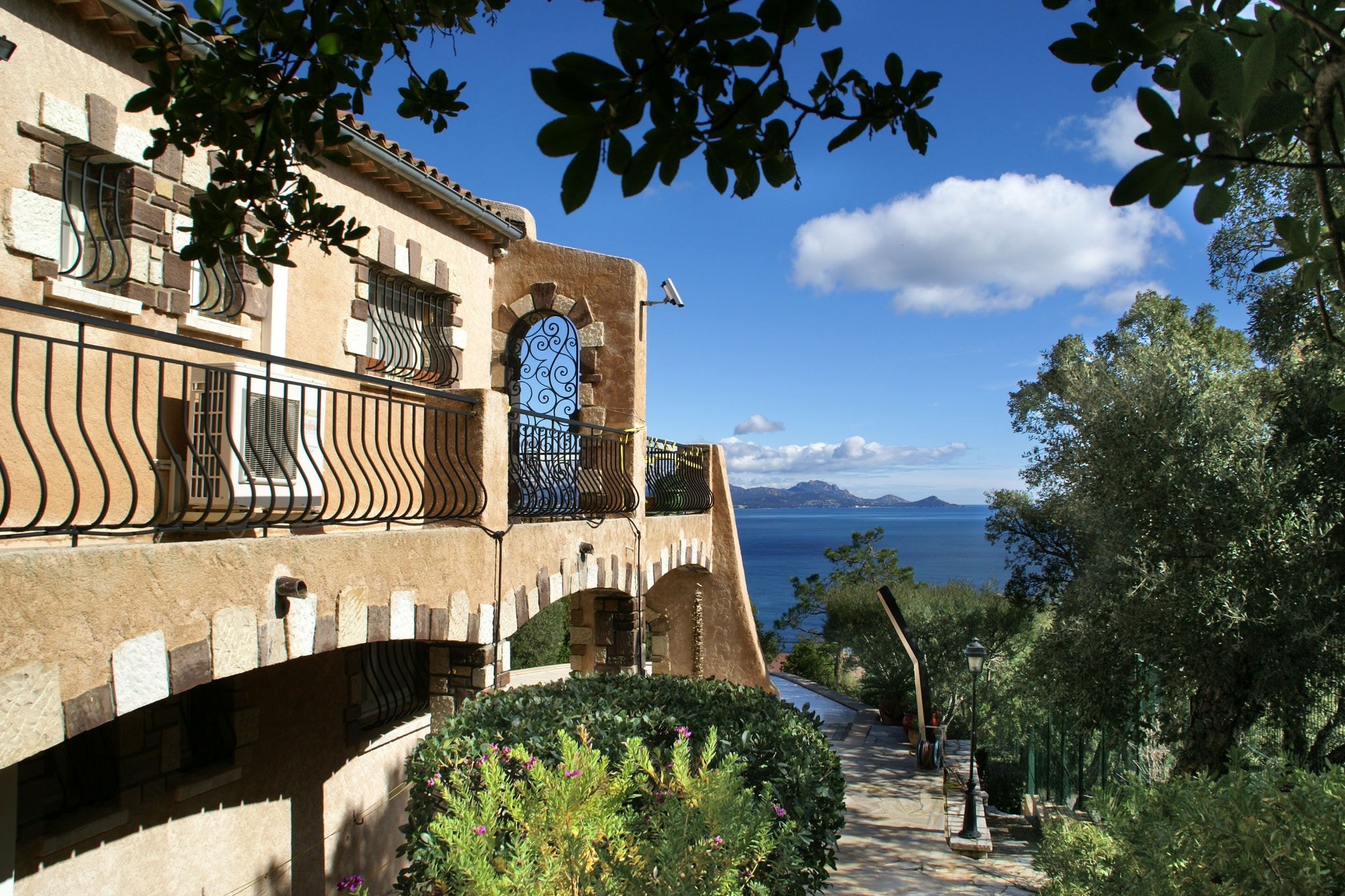 Magnifique villa à Les Issambres avec piscine privée et vue mer!