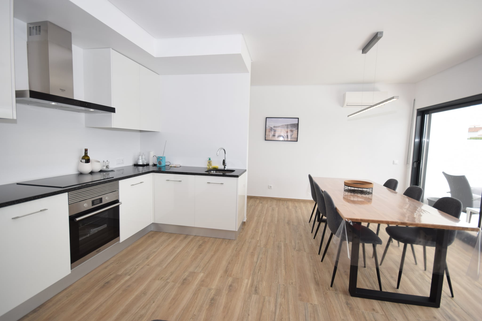 Ground floor: (open kitchen(hob(induction), electric kettle, coffee machine(pads), oven, microwave, dishwasher, fridge-freezer), Living/diningroom(TV(international television channels), dining table, seating area), bedroom(double bed(160 x 200 cm)), bathroom(bathtub with shower, 2x washbasin, toilet))\n\nOn the 1st floor: (bedroom(double bed(150 x 200 cm), balcony), bedroom(2x single bed(90 x 200 cm), balcony), bathroom(shower, washbasin, toilet, bidet))\n\nwashing machine, air conditioning, terrace, garden furniture, sun loungers, swimming pool(private, heated,  9 x  3 m.), children\'s bed, high chair