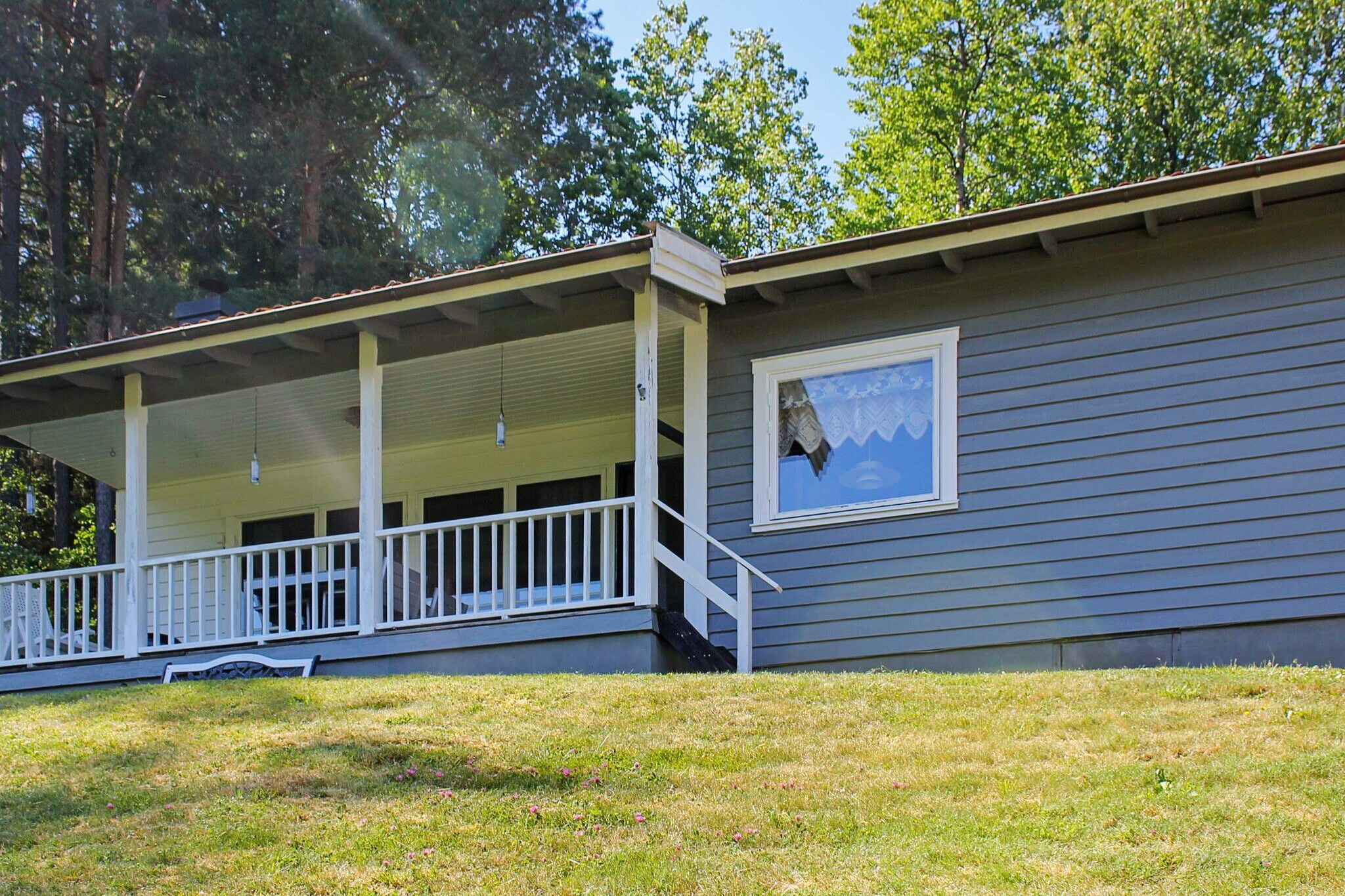 Welcome to this West Coast cottage with a nice sea view towards the unique Gullmarsfjord. Only a short walk down to the sea you have the nice shallow bathing area. For those interested in golf, Sweden's newest golf course is only 5 km away by car. It has become very popular in recent years. The cottage is located about 18 km north of Lysekil. Here experience in relaxation during wonderful summer days. The cottage consists of living room with dining area and sofa bed for two. A wood-burning stove that can be lit on a cool summer evening, TV with basic offerings and a DVD if the children want to see an exciting children's film. Exit to the terrace with outdoor furniture where you relax and admire the nice sea view. Small kitchen with stove, refrigerator and small freezer and adjacent to it there are two smaller rooms with 1 bunk bed in one room and a 140 cm bed in the other. Bathroom with shower and toilet. Sloping natural plot with lawn where children can run free in their games and maybe it can be exciting to climb the mountain behind the cottage. Lysekil is located in the heart of BohuslÃ¤n with many nice day trips to more cozy coastal communities that are located along the coast both north and south. Experience the sea up close by taking an archipelago or fishing trip, maybe you will see seals sunbathing on the islands. Stroll on the beach promenades in Norra and in SÃ¶dra hamnen, enjoy the pulse of the summer city in summer and with beautiful sunsets. Continue towards the nature reserve StÃ¥ngehuvud, feel free to bring swimwear and a picnic basket for a while on a sun-warmed smooth granite cliff, there are some ladders from some rock if you want to take a cooling dip. Welcome to this accommodation in a relaxing environment. Mere om denne kildetekstDer skal angives en kildetekst for at fÃ¥ yderligere oplysninger om oversÃ¦ttelsen Send feedback Sidepaneler