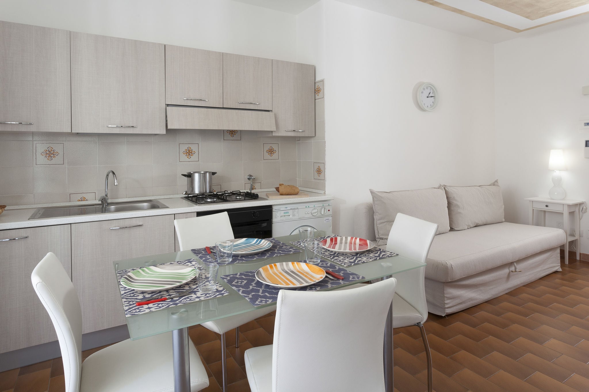 Gerenoveerd appartement in noordelijke zone van Riccione, op 100 mt. van zee.