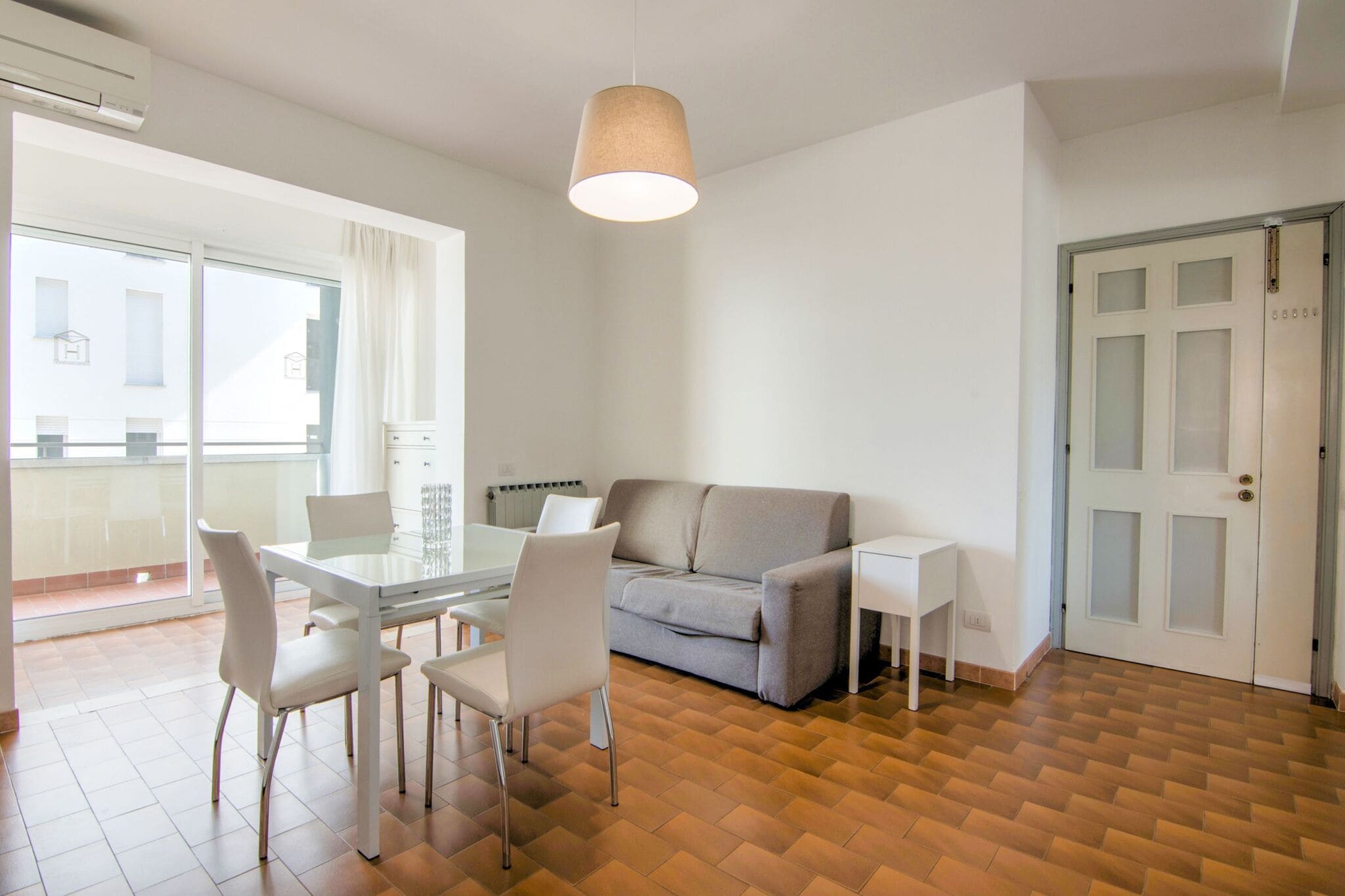 Renovated apartment in northern zone of Riccione, 100 meters from the sea.