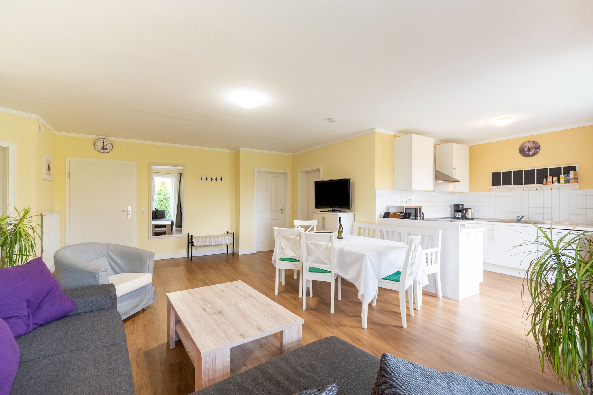 Ground floor: (Entrance, open kitchen(electric kettle, coffee machine, oven, microwave, dishwasher, fridge-freezer, washing machine), Living/diningroom(TV, dining table, seating area, radio), bedroom(double king size bed, TV), bedroom(double king size bed), bathroom(shower, washbasin, toilet, hairdryer), bathroom(bath tub, washbasin, toilet))\n\nOn the 1st floor: (open kitchen(electric kettle, cooker, coffee machine, oven, microwave, dishwasher, fridge), Living/diningroom(TV, dining table(6 persons), radio, balcony), bedroom(double king size bed, TV), bedroom(double king size bed), bathroom(shower, washbasin, toilet), bathroom(shower, washbasin, toilet, hairdryer))\n\nAttic: (bedroom(double king size bed, TV), bedroom(double king size bed))\n\ncamping cot, washing machine, heating, terrace(private), garden(private), garden furniture, parking, deckchairs, high chair