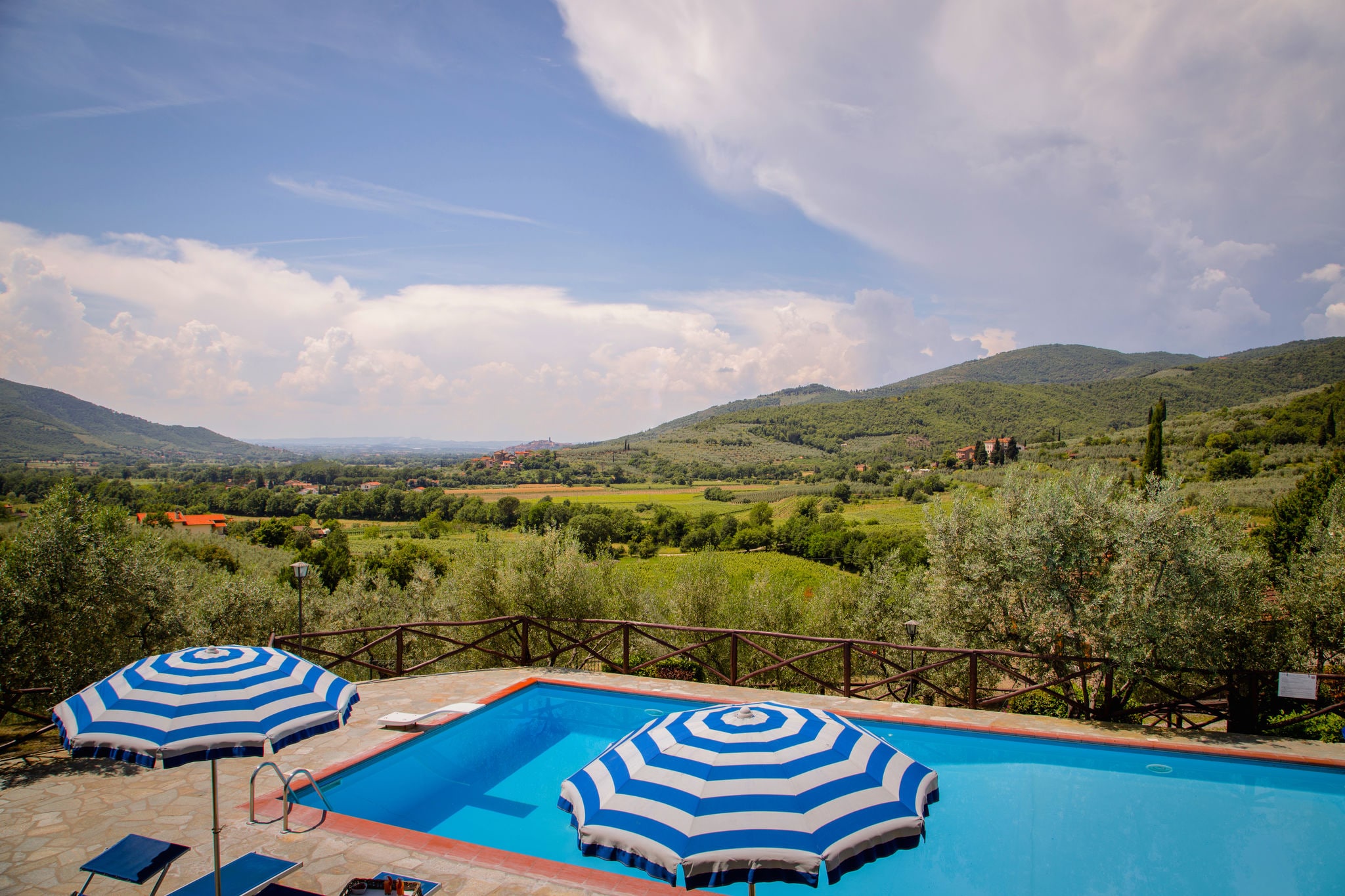 Villa spacieuse avec piscine privée à Castiglion Fiorentino