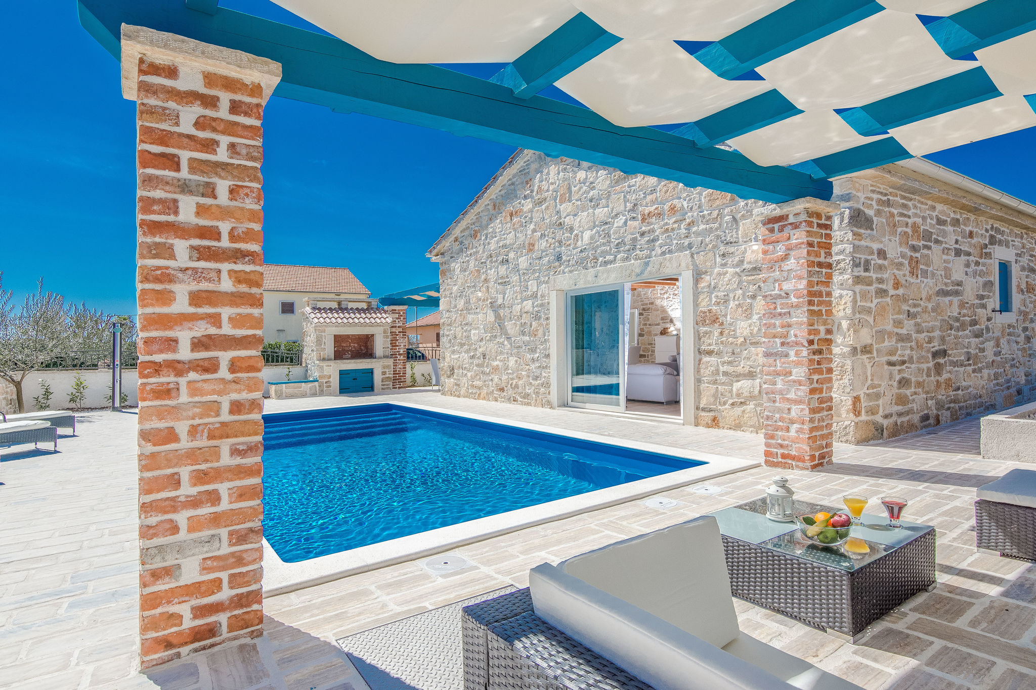 Schöne Villa mit eigenem Swimmingpool in Sukošan