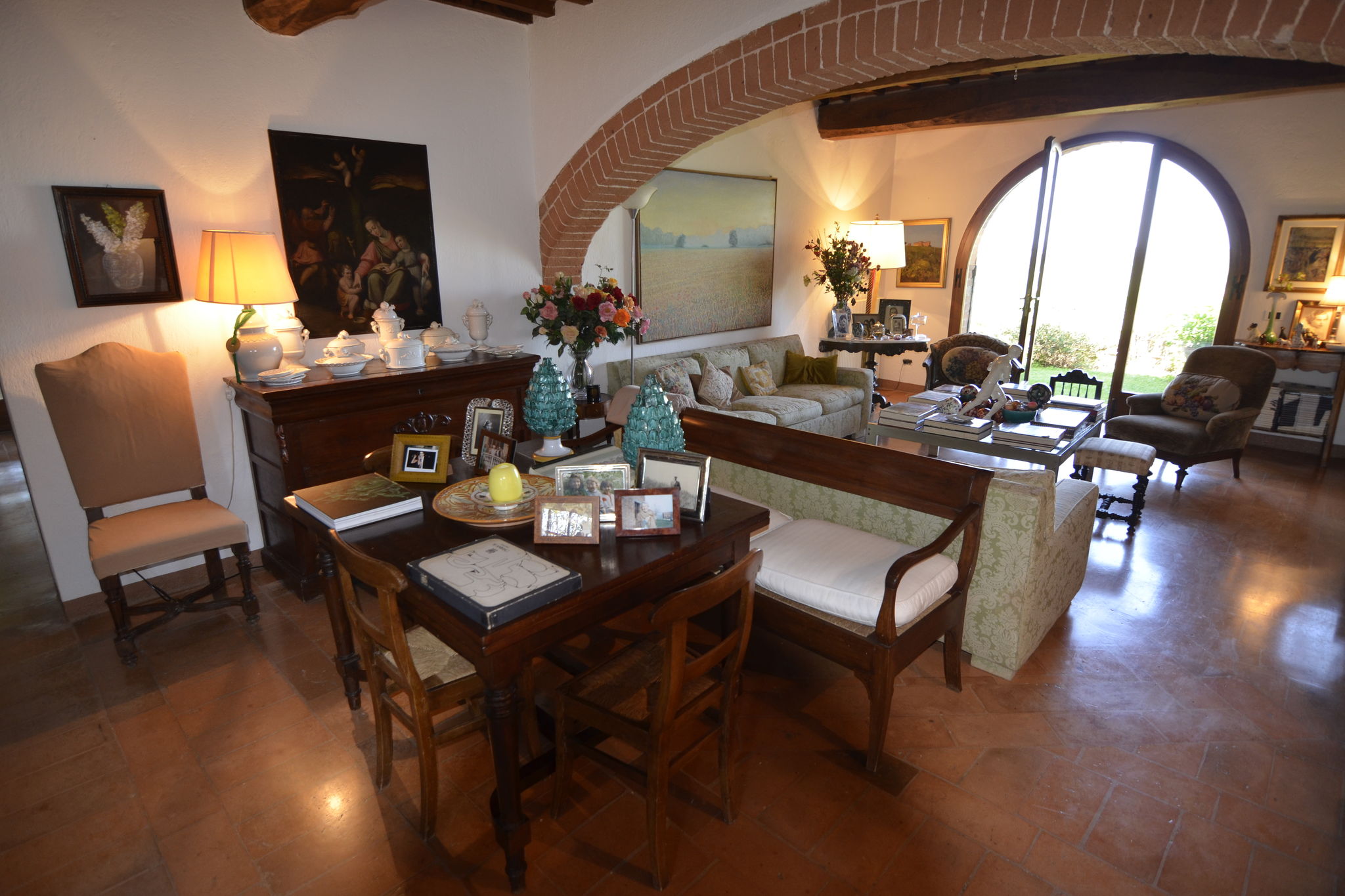 Pleasant Villa in Valiano with Terrace, Garden, Sun-loungers