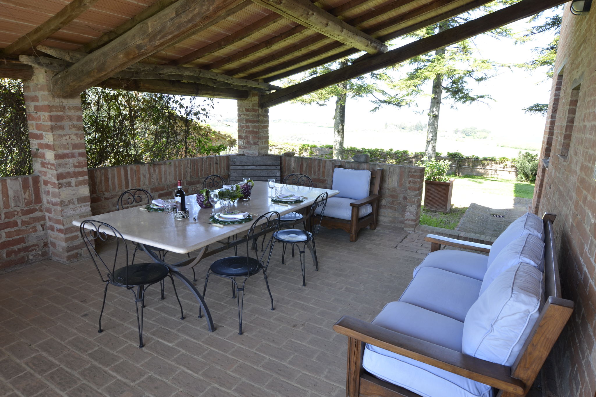 Pleasant Villa in Valiano with Terrace, Garden, Sun-loungers