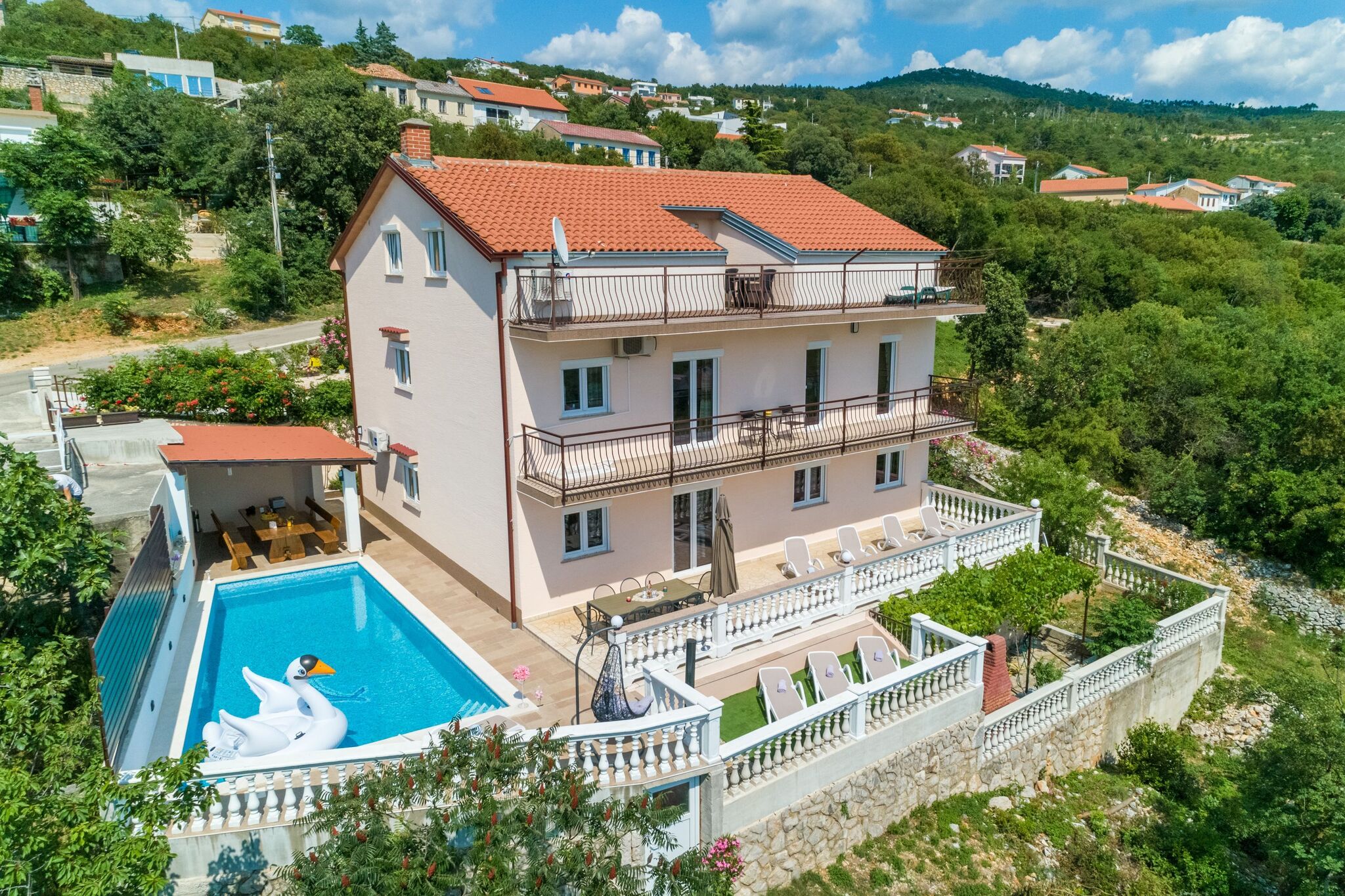 Vrijstaand vakantiehuis in Crikvenica met zwembad