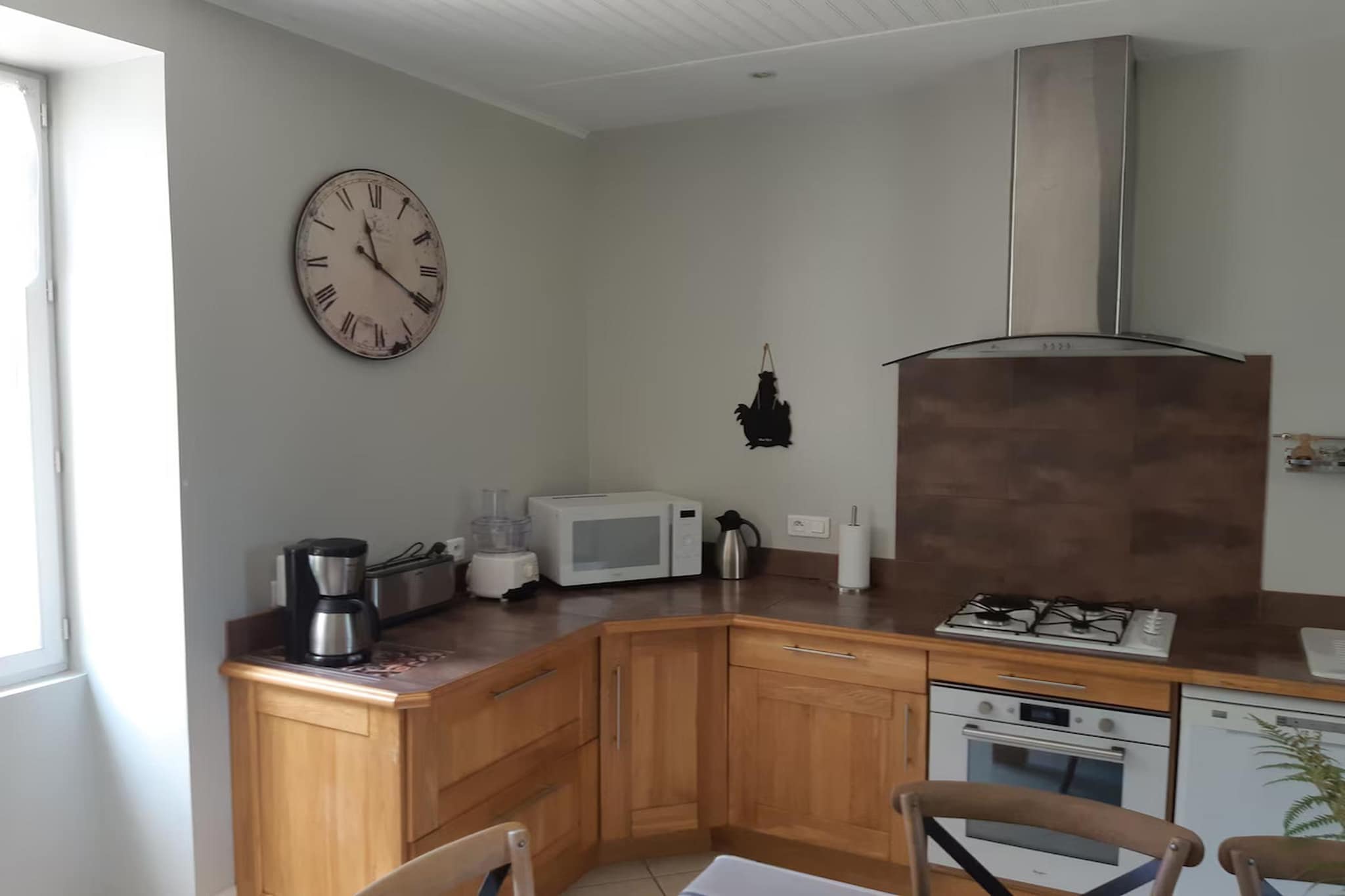 Ground floor: (Kitchen(hob(4 ring stoves, gas, electric), electric kettle, toaster, coffee machine, oven, microwave, dishwasher, fridge-freezer, Blender, dishes and cutlery, Cooking basics), Living/diningroom(TV(cable, flatscreen, satellite), dining table, seating area), toilet(toilet))\n\nOn the 1st floor: (bedroom(double bed(160 x 200 cm)), bedroom(double bed(160 x 200 cm)), bedroom(double bed(160 x 200 cm)), bedroom(single bed(90 x 190 cm), single bed(90 x 190 cm)), bathroom(shower, washbasin, toilet, hairdryer), bathroom(shower, washbasin, toilet))\n\nInternet access, cot, washing machine, balcony, terrace, garden(private, 1000 m2), garden furniture, sun loungers, BBQ, parking, parasol, swimming pool(private, outside, fenced, 13 x  7 m.), tennis court, high chair, stair gate, ironing board, iron