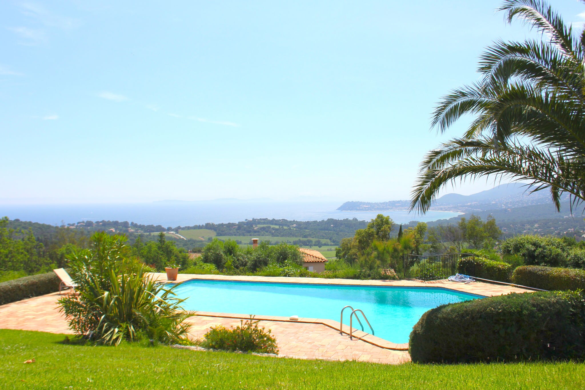 Alluring Villa in La Croix Valmer with Swimming Pool