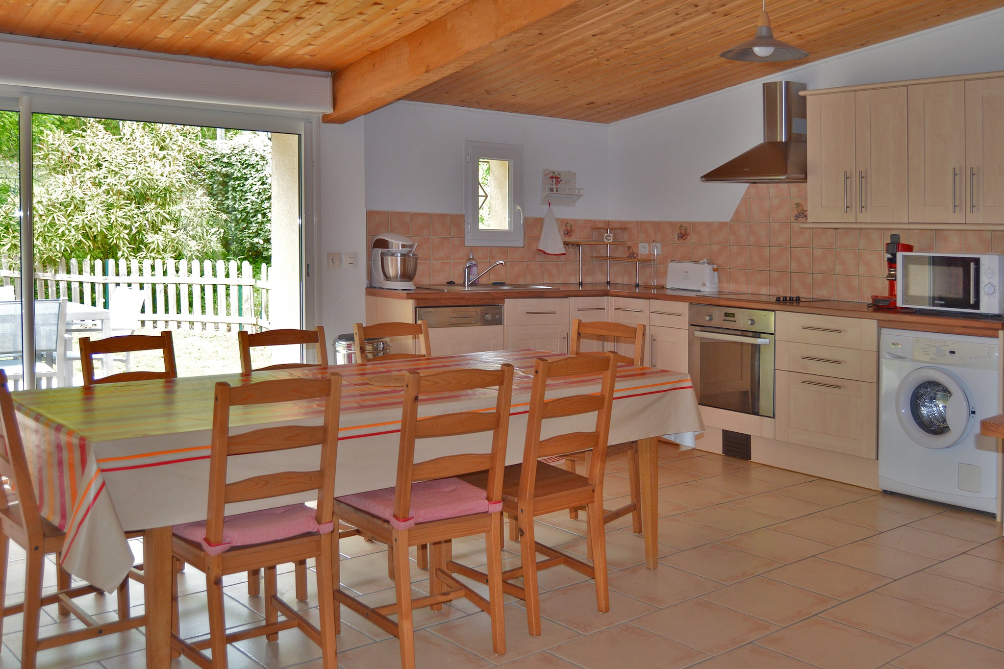 Gîte avec piscine privée belles vues-Esszimmer