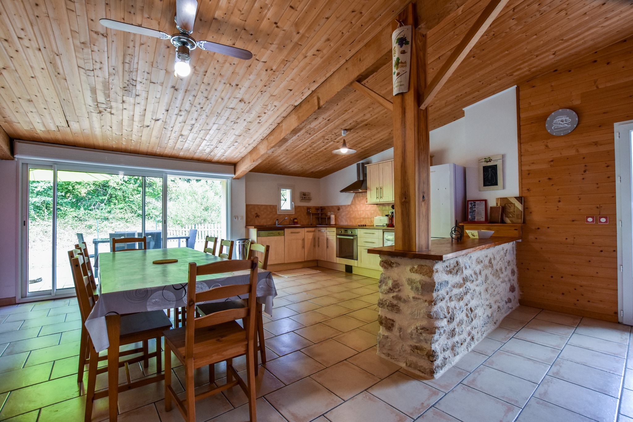 Gîte avec piscine privée belles vues-Esszimmer