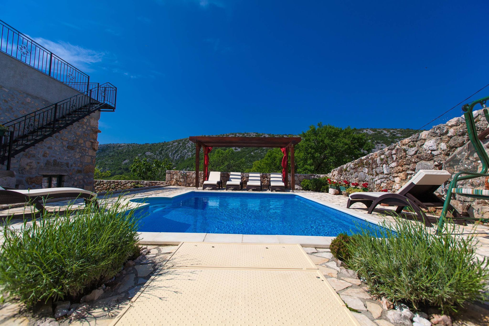 Authentic large villa with private swimming  pool and wellness !