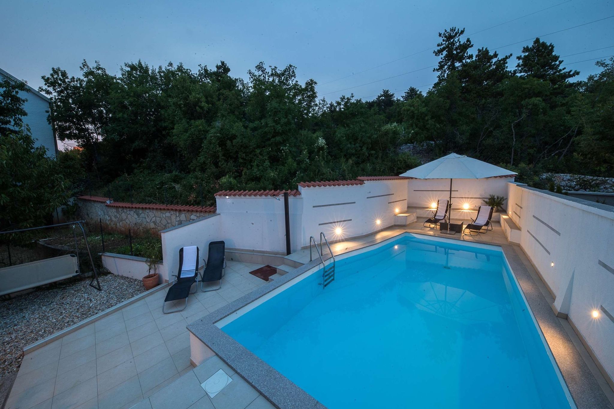 Mooi huis met privé zwembad, overdekt terras en zomerkeuken!