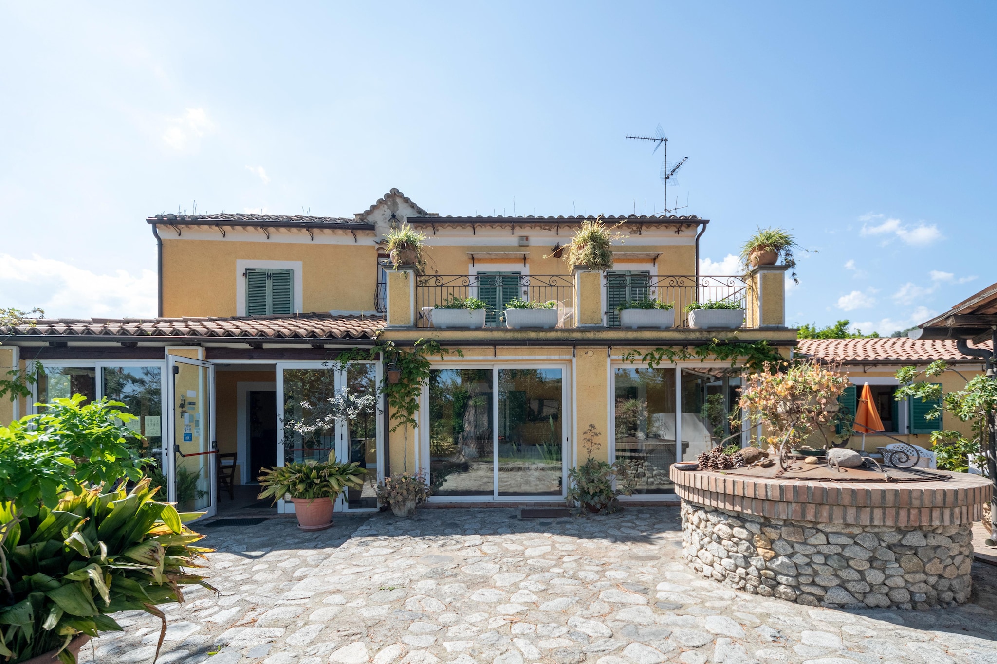 Exterior Summer