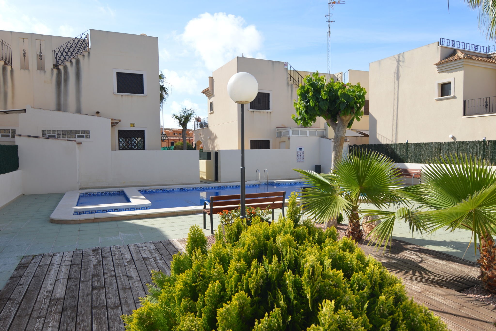 Maison de vacances spacieuse à Torrevieja, piscine partagée