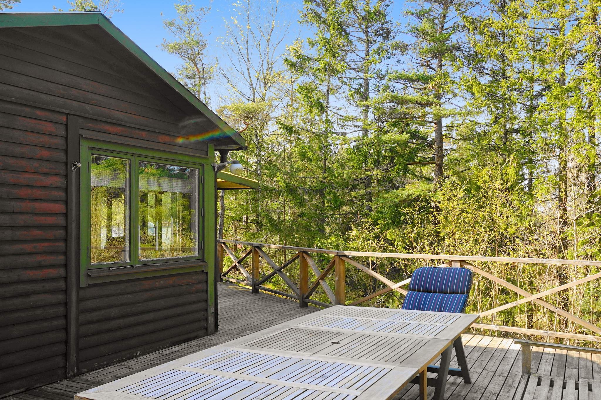 Basic and charming house in a beautiful, peaceful location in the heart of BohuslÃ¤n. Here you'll stay far away from noisy traffic, and the forest surrounds you from all directions. There's several outdoor seating areas at your disposal. The house is located in a small secluded summer house area. Here you'll have close proximity to the ocean and service points, with the beach only 5 min away. Wonderful hiking, fishing and golf possibilities close by, and you can visit Lysekil with its summer pulse, attractions and restaurants.