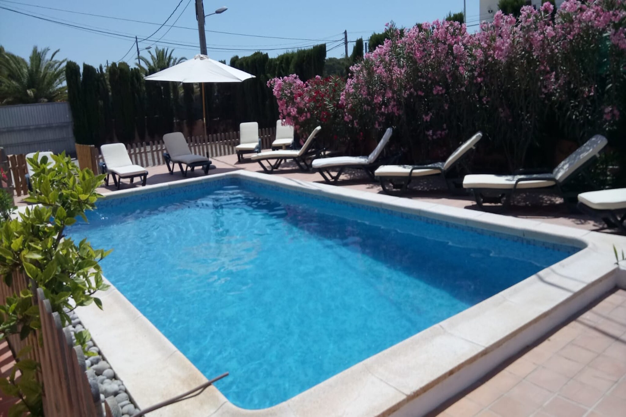 Kitchen(toaster, coffee machine, combination microwave, microwave, fridge-freezer), Living/diningroom(TV(satellite), dining table, wireless music system), bedroom(single bed(90 x 200 cm), single bed(90 x 200 cm)), bedroom(small double bed(135 x 200 cm)), bedroom(small double bed(150 x 200 cm)), bedroom(single bed(90 x 200 cm), single bed(90 x 200 cm)), bedroom(single bed(90 x 200 cm), single bed(90 x 200 cm)), bathroom(shower, toilet), bathroom(shower, toilet), bathroom(shower, toilet), bathroom(shower, toilet), bathroom(bathtub with shower), bathroom(bath tub, shower, toilet), bathroom(shower, toilet), seating area, tumble dryer, washing machine, air conditioning, terrace, garden, sun loungers, BBQ, parking, parasol, swimming pool(private), lounge set