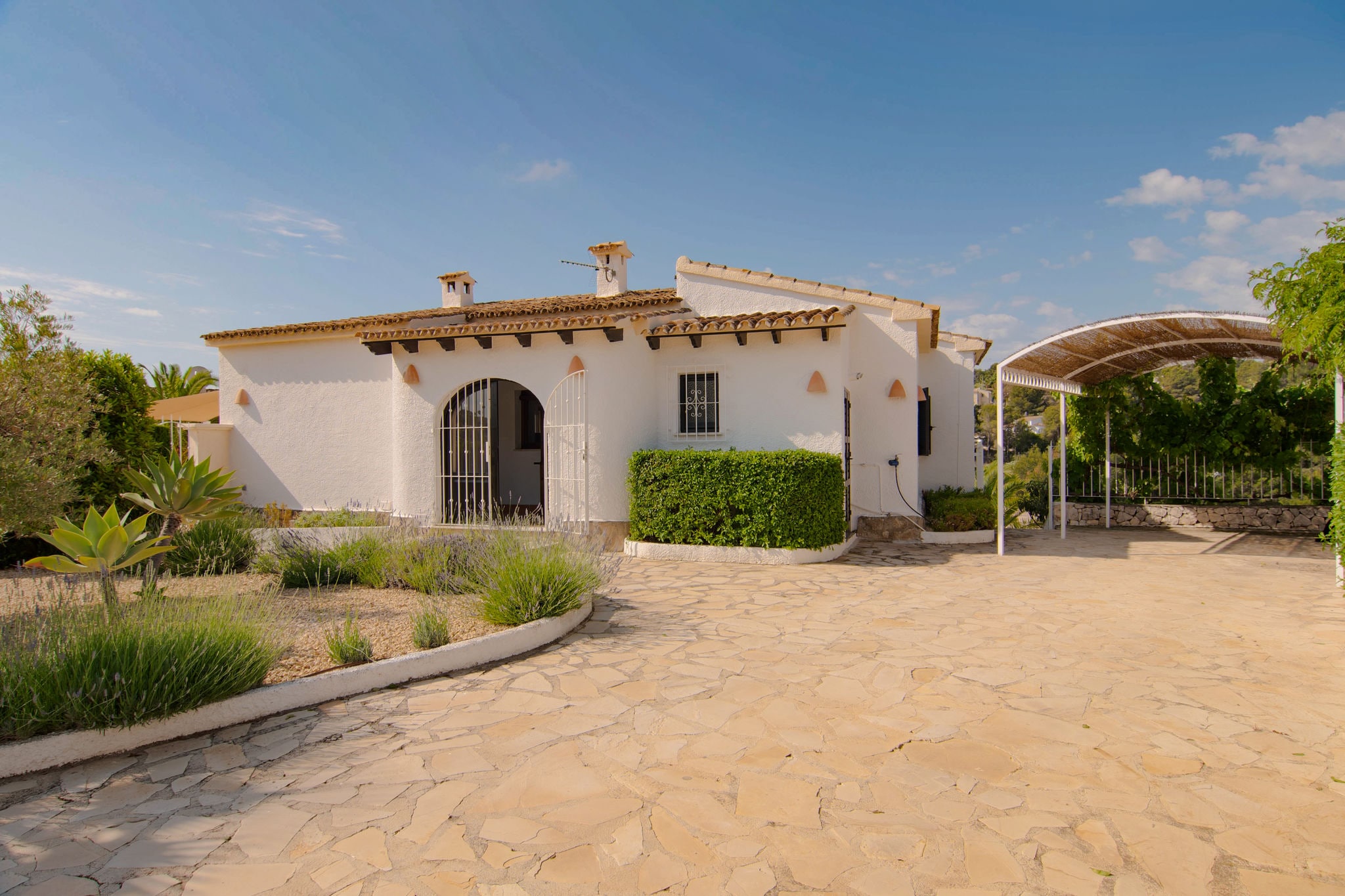 Enticing Villa Mil Flores in Benissa with a Pool
