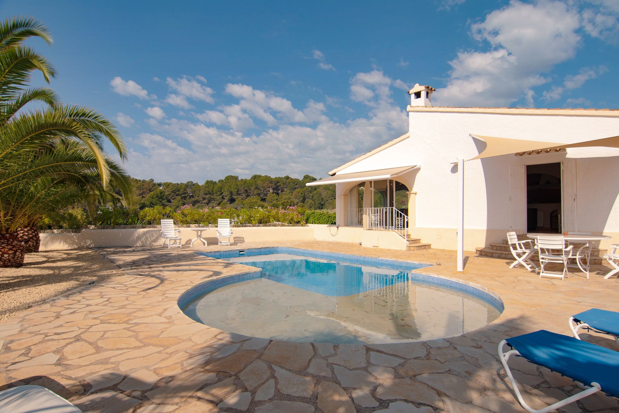 Mooie Villa Mil Flores met zwembad in Benissa