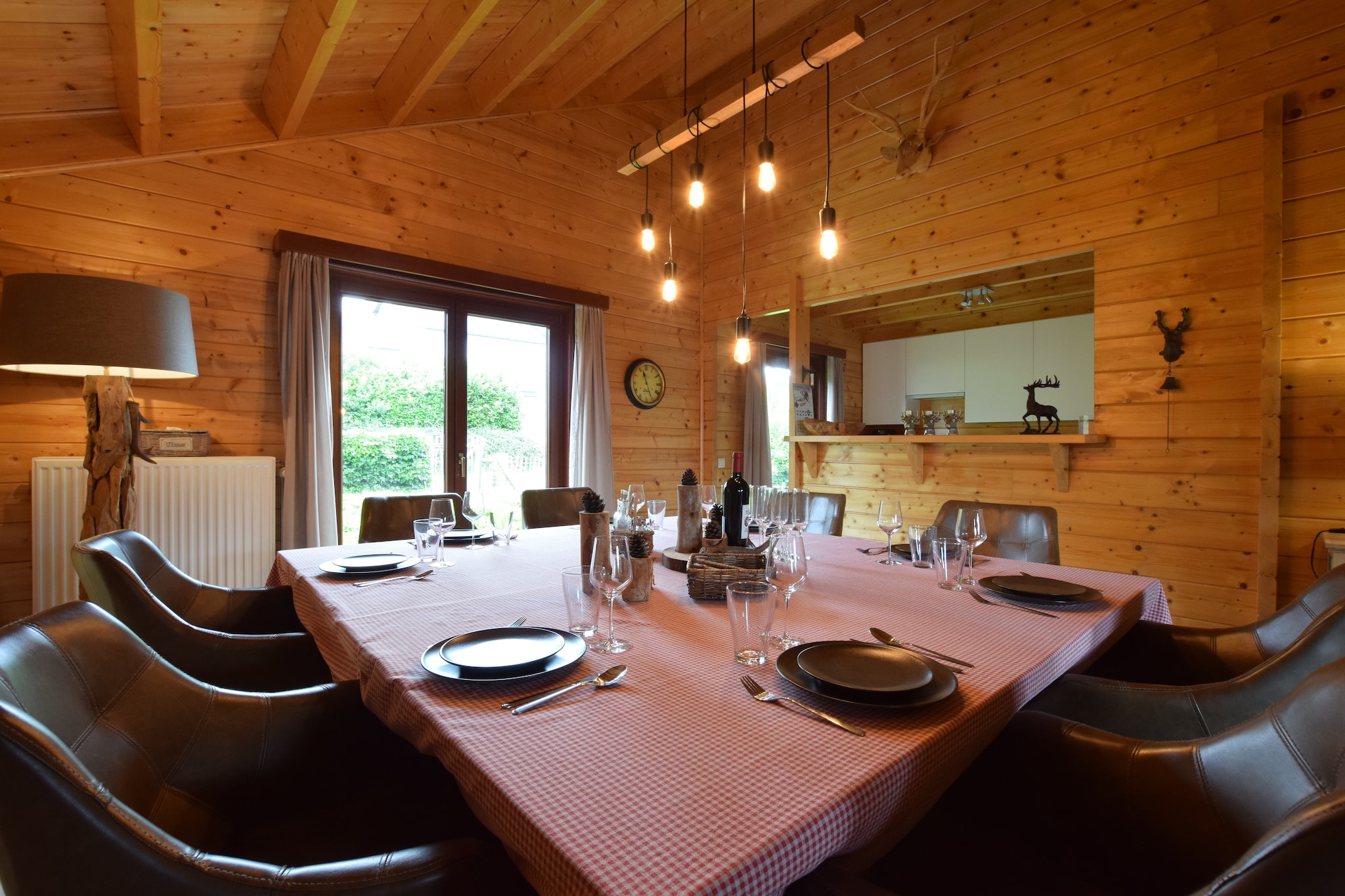 Happy Wood Chalet-Eetkamer