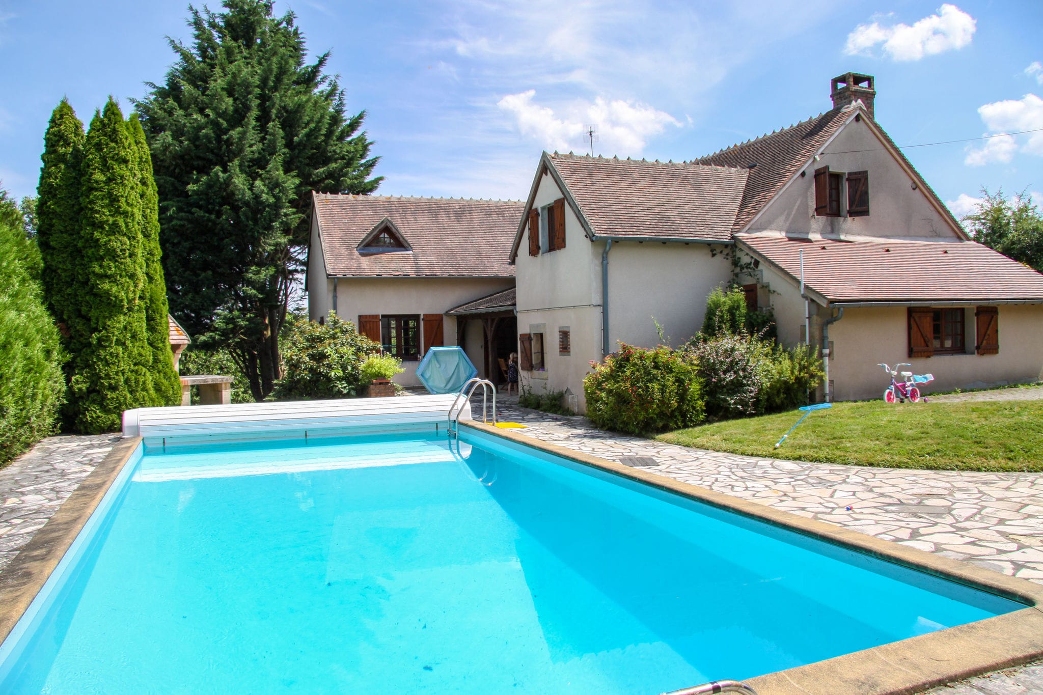 Delightful holiday home with a large private swimming pool, perfect for families