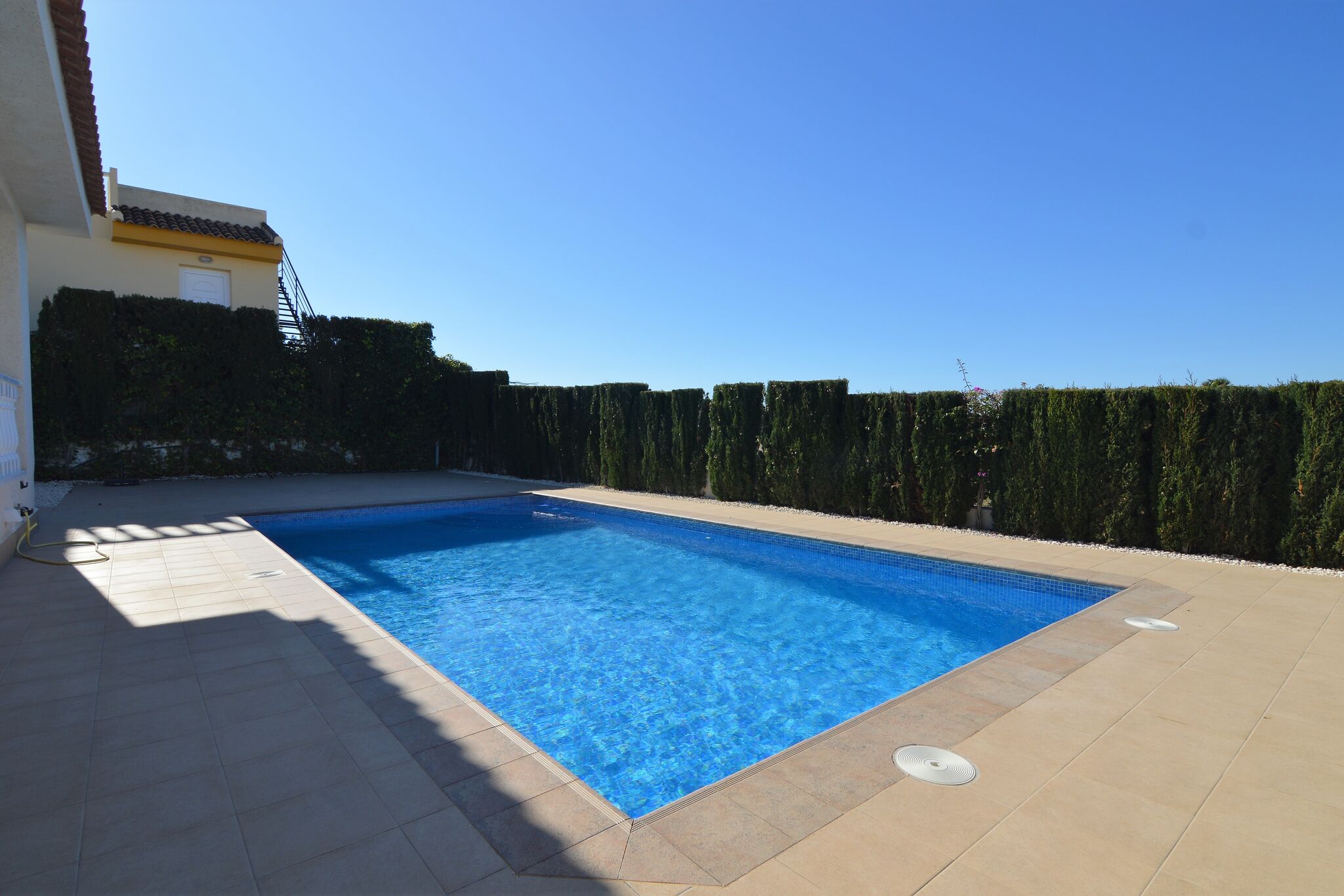 Charmante villa de plain-pied avec air conditionné et piscine privée