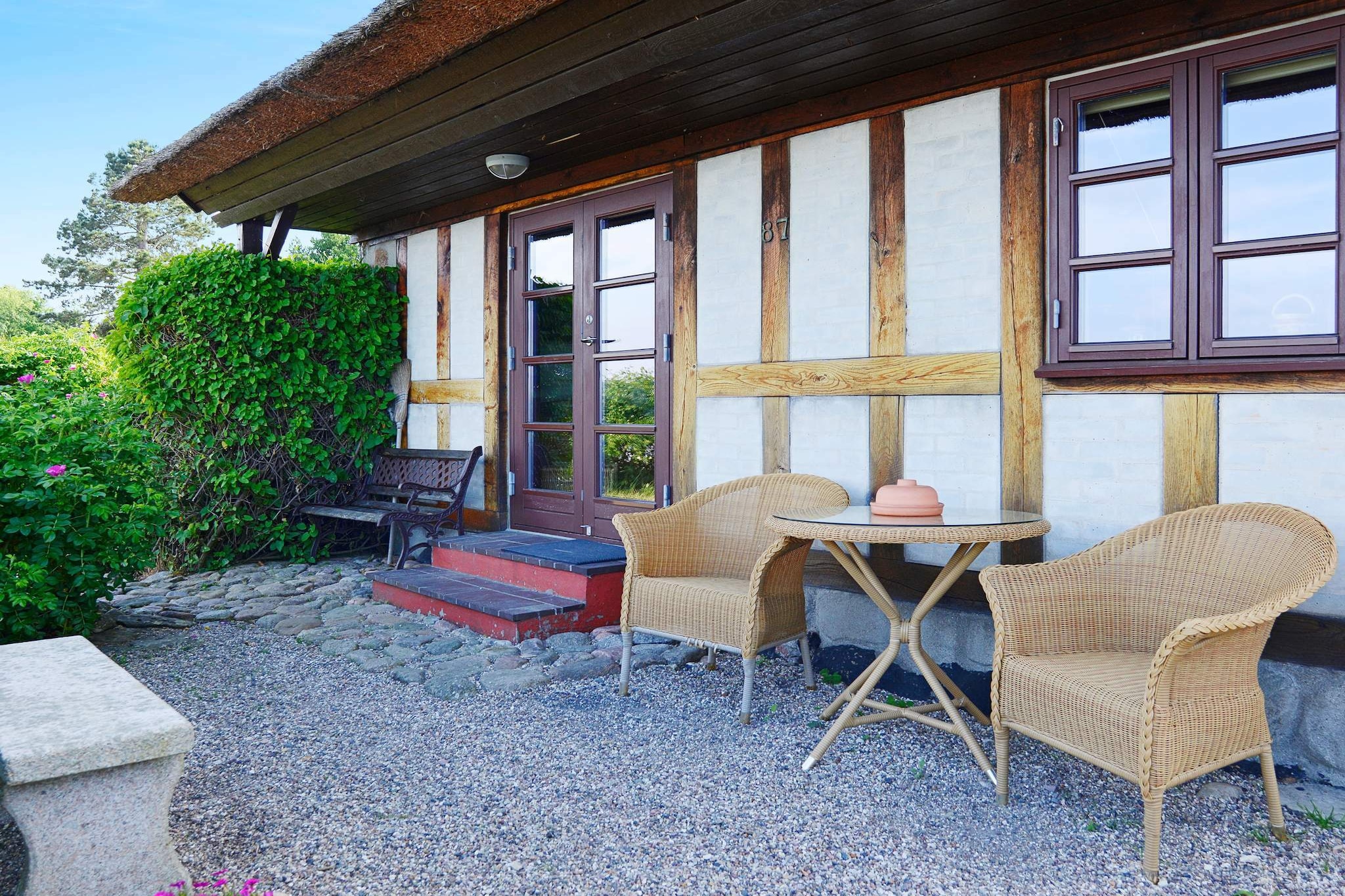 On Hindsholm, the northernmost part of Funen, this holiday home is only approx. 10 m from the sea and with a fantastic view both from the house and the terrace. The cottage has a combined living / dining room with access to the house's terrace. Furthermore, there is an incredible view of the sea through the windows of the house. The living room is also equipped with i.a. TV, radio and a digital TV system. There is a double sofa bed in the living room. The kitchen department is i.a. equipped with ceramic hobs, convection oven and extractor hood. Bathroom with shower and underfloor heating. On the 1st floor there is a cozy living room with the most incredible views of the water. In a secluded corner of the living room, a double bed has been set up, so that the 1st floor functions both as a bedroom and a living room. Not for rent to youth groups.

A refundable deposit might be charged closer to your check-in date. This deposit covers utilities consumed during your stay and any additional services that may be taken. The final amount will be adjusted based on actual meter readings, actual usage of extra services, and any remaining balance will be refunded within 21 days after checkout.
