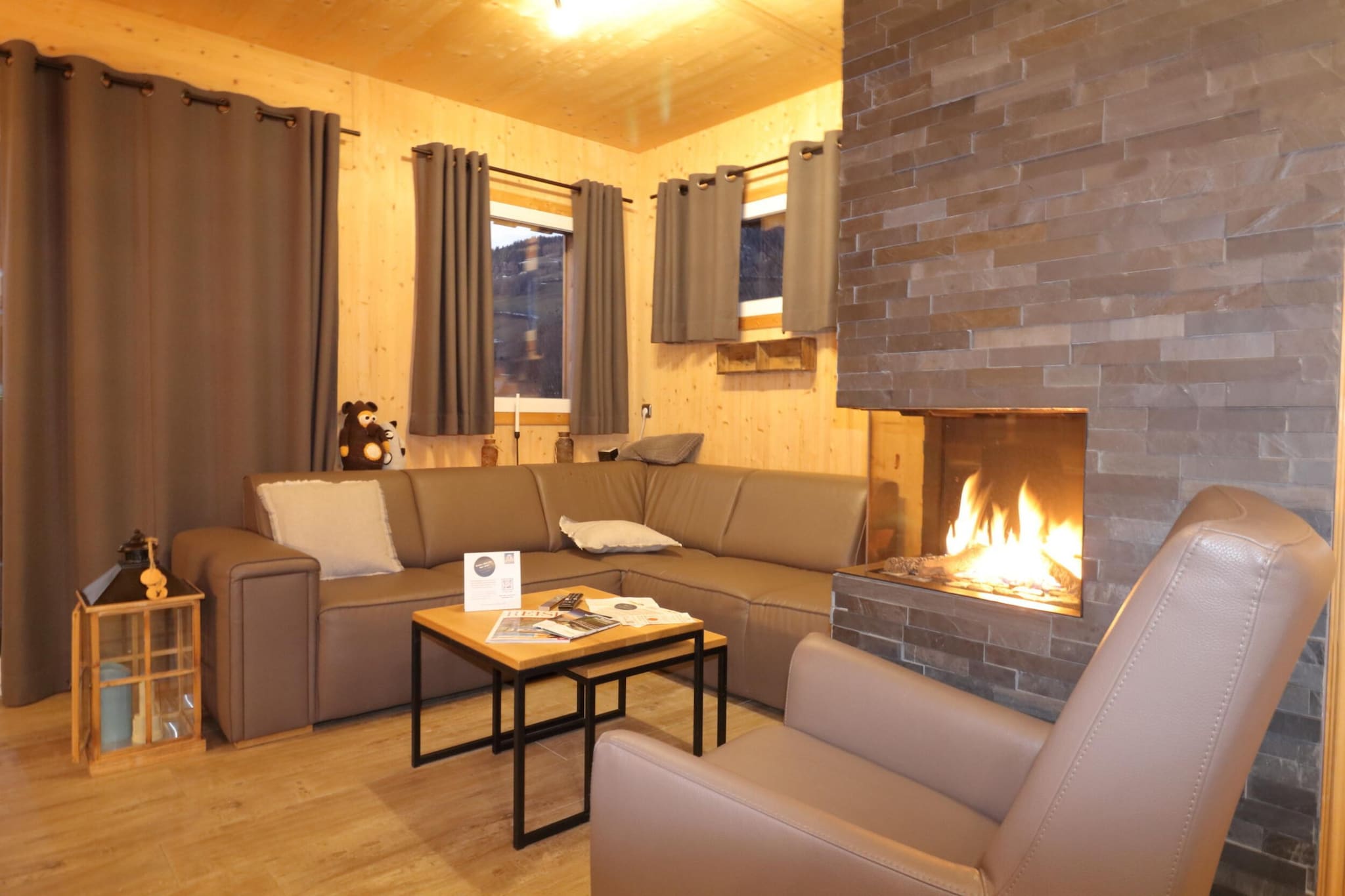 "Welcome to our spacious and luxurious chalet, offering 130 m² of elegantly designed living space to accommodate up to 9 guests. Perfectly situated directly in the ski area at Kreischberg Valley Station, this exclusive retreat combines modern comforts with an unbeatable location for a memorable alpine experience. The chalet features three beautifully appointed bedrooms, each with a double bed, and an additional bedroom with a bunk bed and a single bed, ensuring ample space for all guests. The two well-equipped bathrooms offer a choice between a shower or an indoor whirlpool tub, and a hairdryer is provided for your convenience.
Located directly on the ski area at Kreischberg, the chalet provides easy access to world-class skiing, charming local shops, and stunning alpine scenery, making it the perfect choice for an exceptional alpine getaway.
The heart of the chalet is its expansive living-dining area, designed for both relaxation and entertainment. Enjoy a cozy seating arrangement and a flat-screen TV for your leisure. The open-plan kitchen is fully equipped with all the essentials, including cutlery, cookware, a ceramic hob, oven, dishwasher, and a fridge with a freezer compartment. Additional amenities such as a toaster, kettle, and coffee machine are also provided. A small starter kit with essential cleaning supplies and dishwashing items will be ready upon your arrival to ensure a smooth start to your stay. Indulge in the luxury of your private whirlpool and relax in the sauna after a day of skiing or exploring. The chalet also features an e-charging station for electric vehicles, adding convenience and sustainability to your stay. Complimentary Wi-Fi and satellite TV are available to keep you connected and entertained throughout your visit.
As a special benefit, your stay includes the Murau-Murtal GuestCard for summer activities, offering additional perks and discounts on local attractions. "