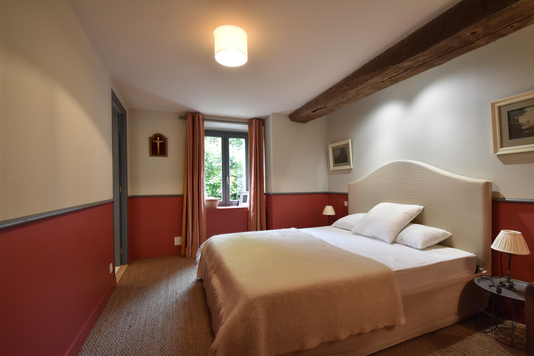 Ground floor: (Living room(TV, seating area), Kitchen(toaster, cooker, hood, coffee machine, espresso machine, oven, dishwasher, fridge-freezer), bedroom(double bed), bedroom(2x single bed), bedroom(2x single bed), bathroom(tumble dryer, bath tub, washbasin, toilet), bathroom(shower, washbasin), toilet, storage(washing machine))\n\ngarden(private, partially fenced), garden furniture, BBQ, parking
