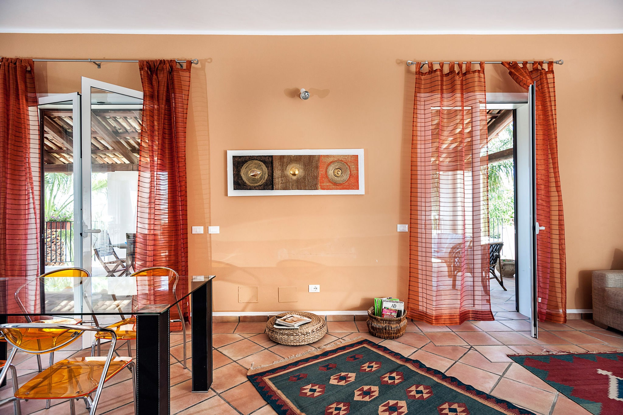 Elegant flat in villa with pool and garden, just a few kilometres from the sea!