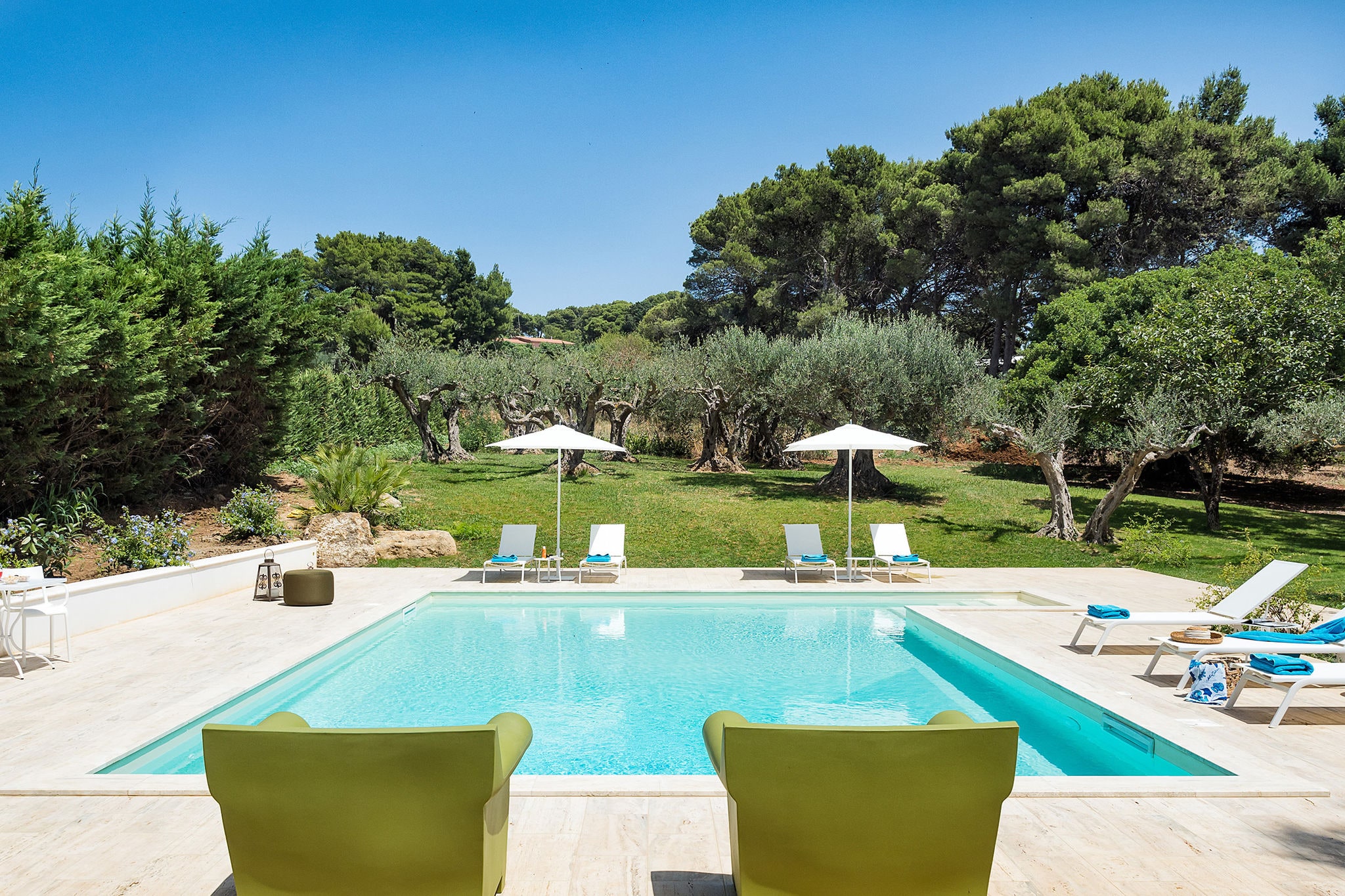Élégante villa avec piscine et jardin, emplacement calme proche de Salemi