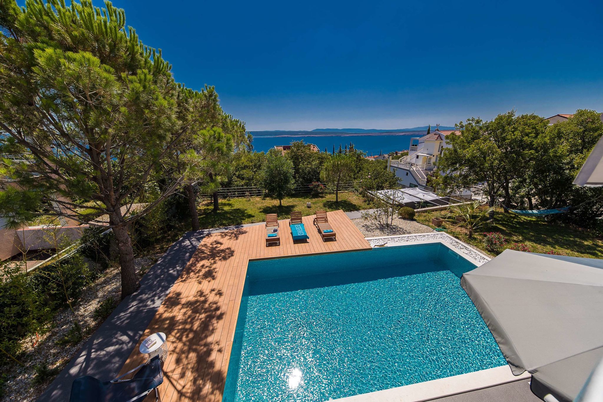 Moderne villa met privézwembad en bubbelbad, op 350 m afstand van de zee!