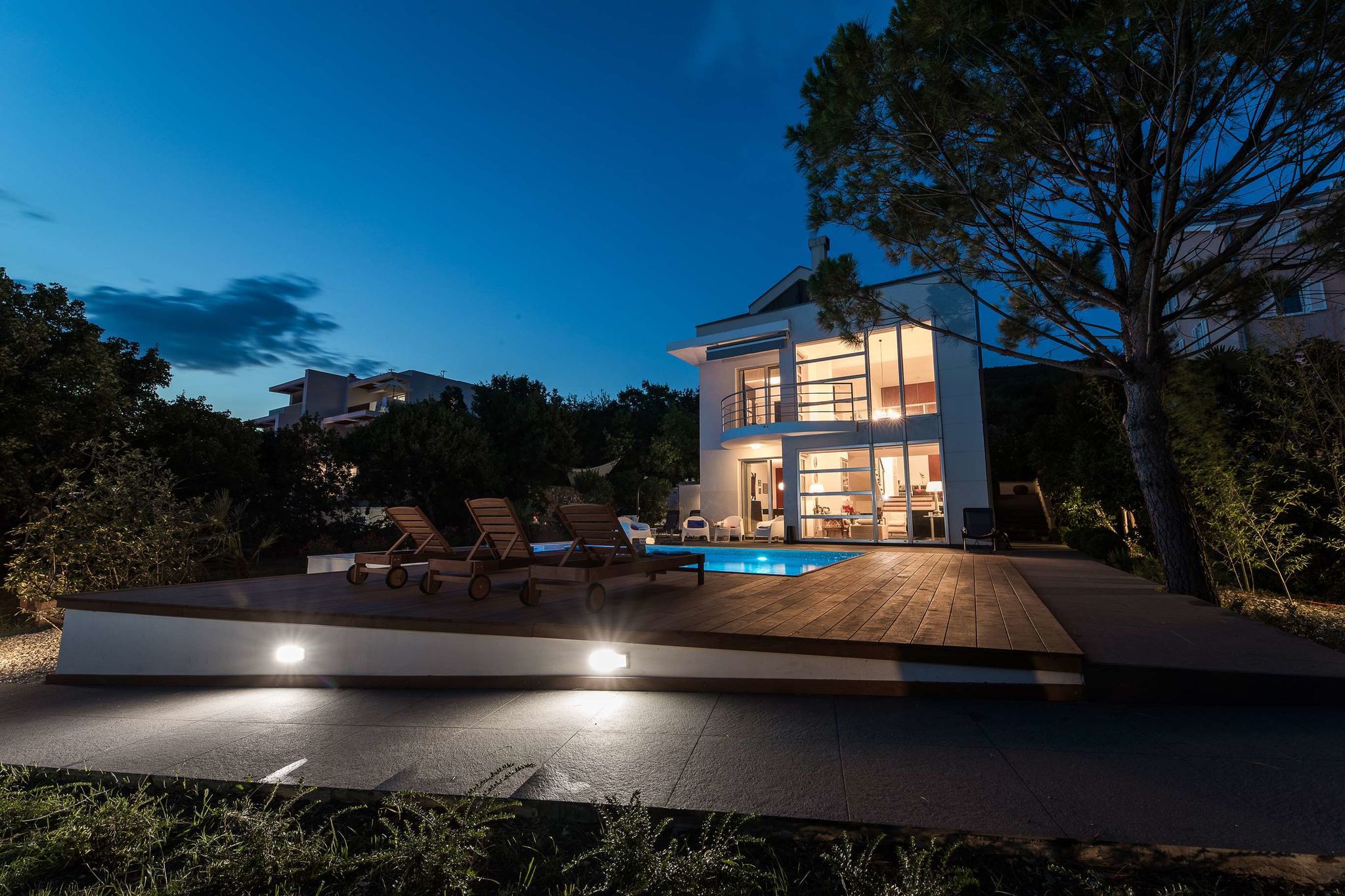 Moderne villa met privézwembad en bubbelbad, op 350 m afstand van de zee!