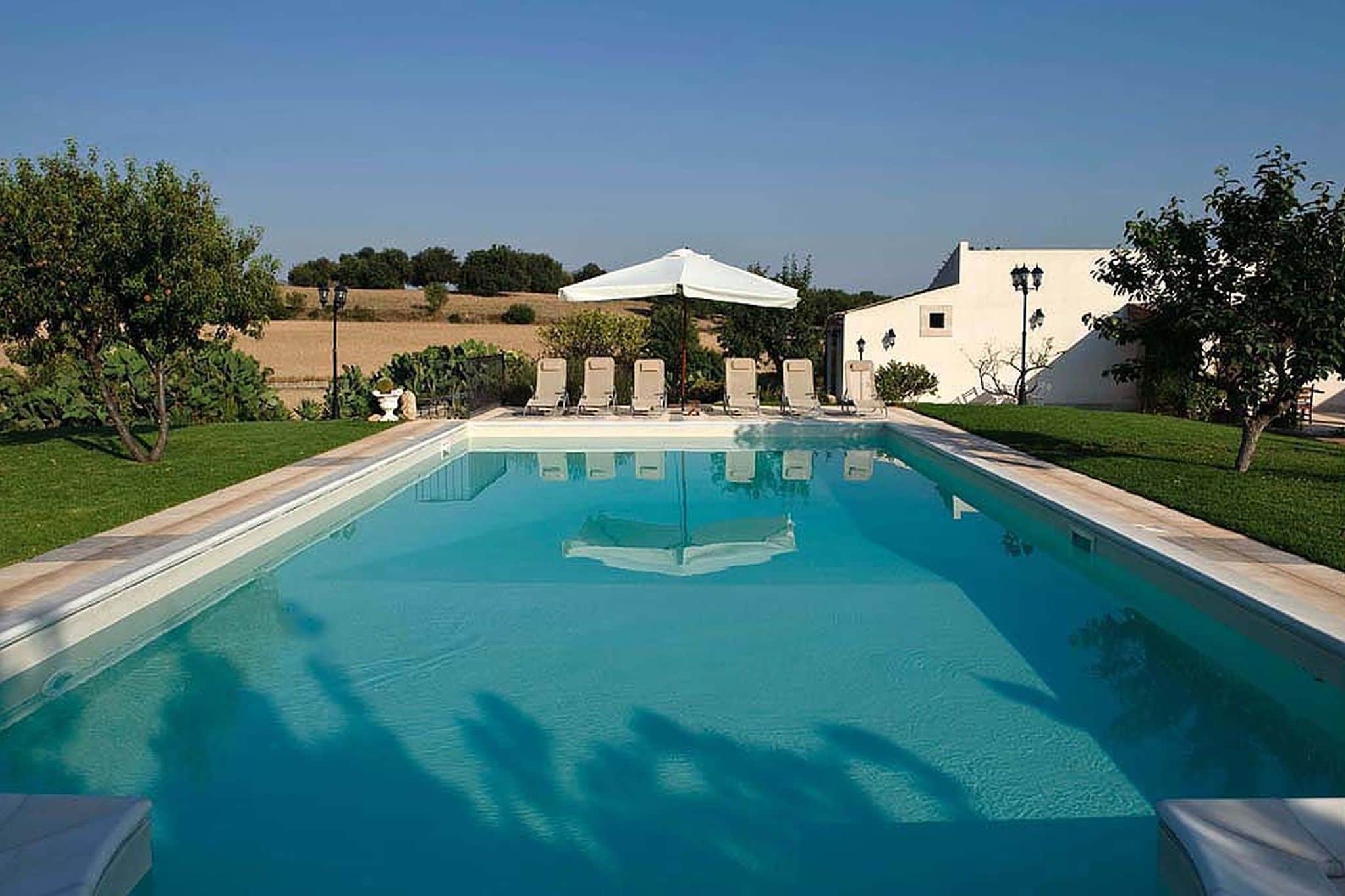 Oude résidence op het platteland met zwembad, in het hart van barok Sicilië